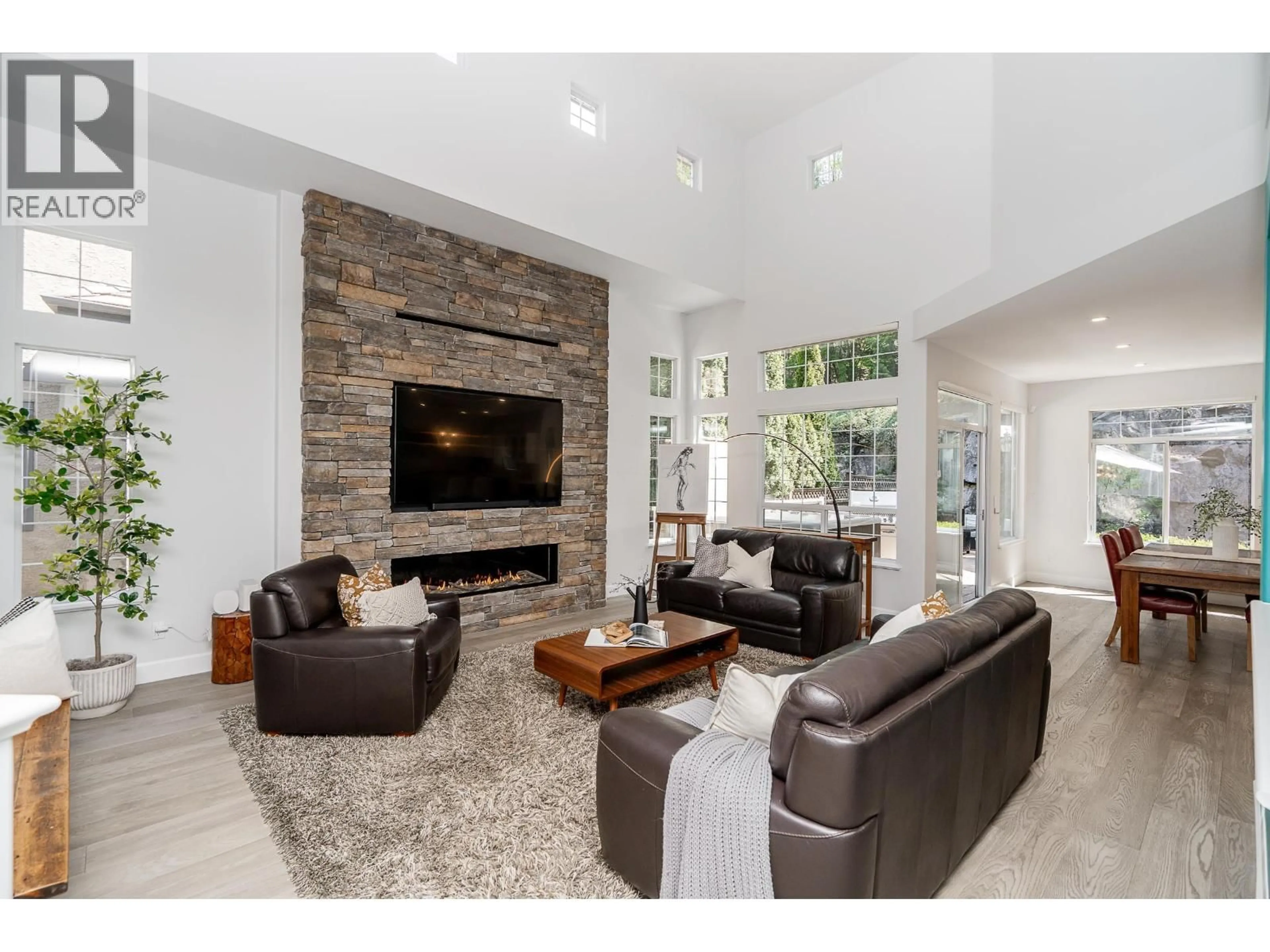 Living room with furniture, unknown for 1987 PARKWAY BOULEVARD, Coquitlam British Columbia V3E3J8