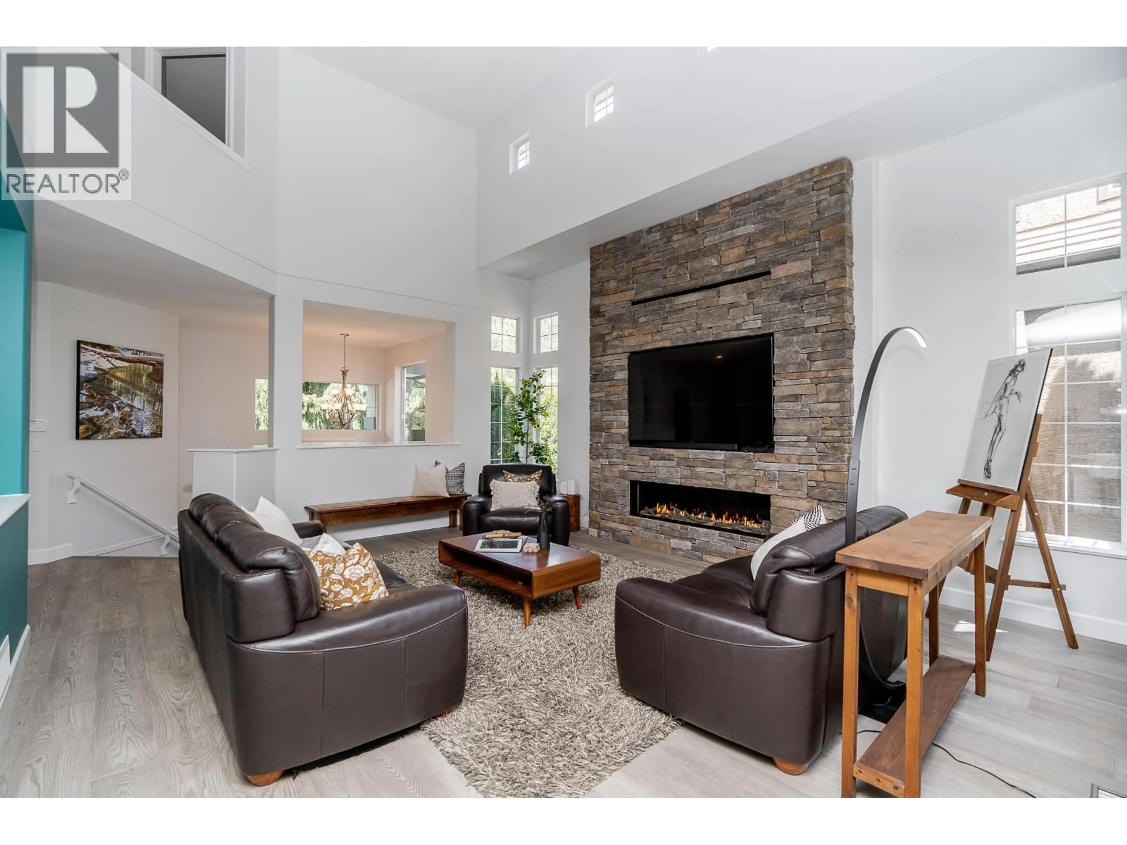 Living room with furniture, unknown for 1987 PARKWAY BOULEVARD, Coquitlam British Columbia V3E3J8