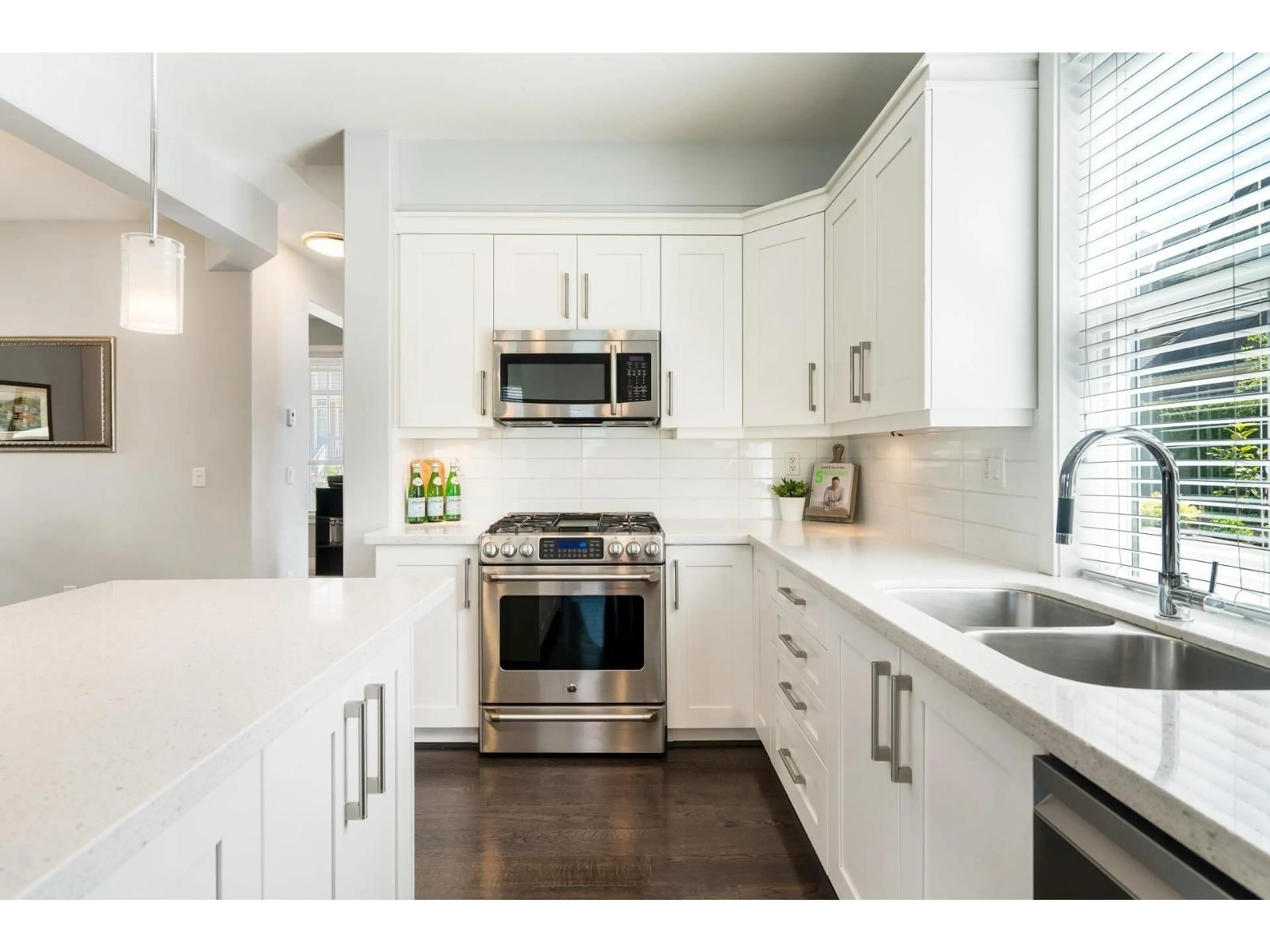 Open concept kitchen, ceramic/tile floor for 2853 160A STREET, Surrey British Columbia V3Z3Y6