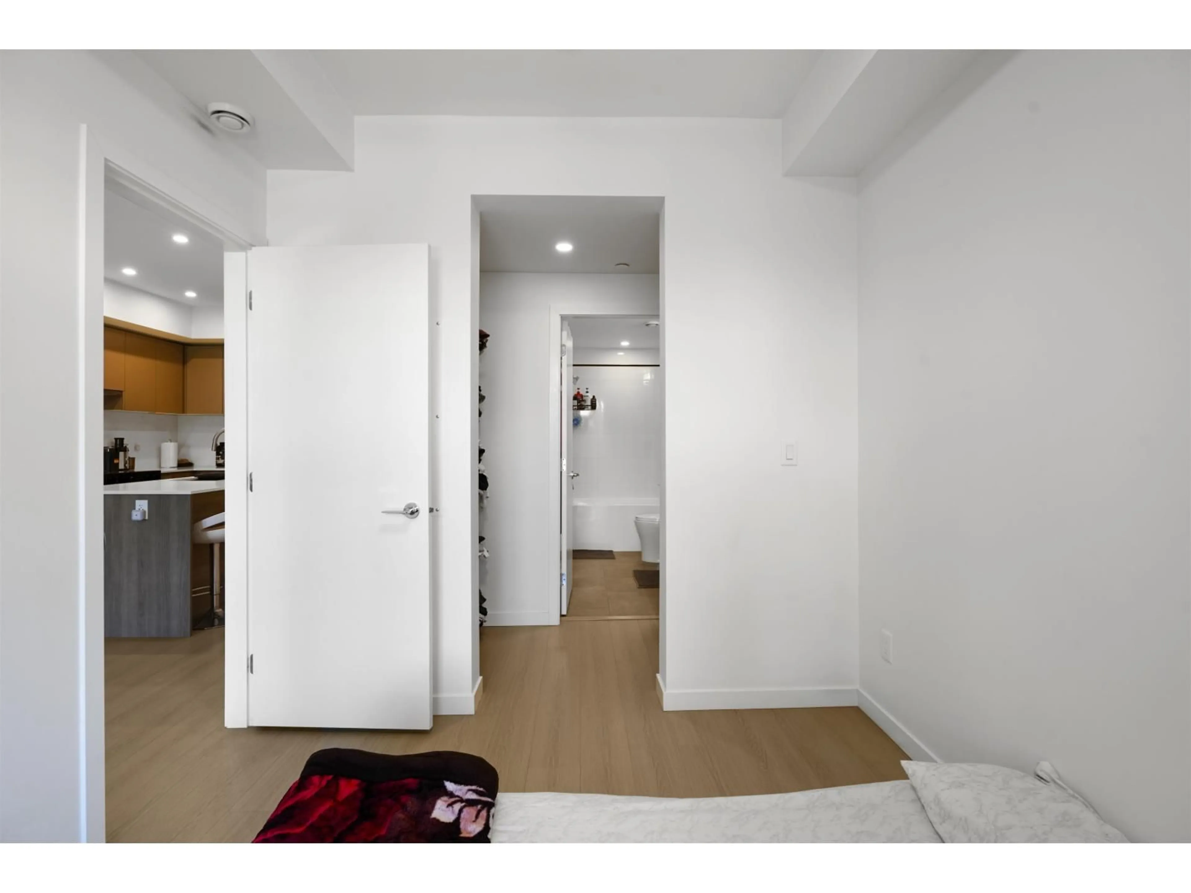 Unknown for E206 - 10829 140 STREET, Surrey British Columbia V3R0H4