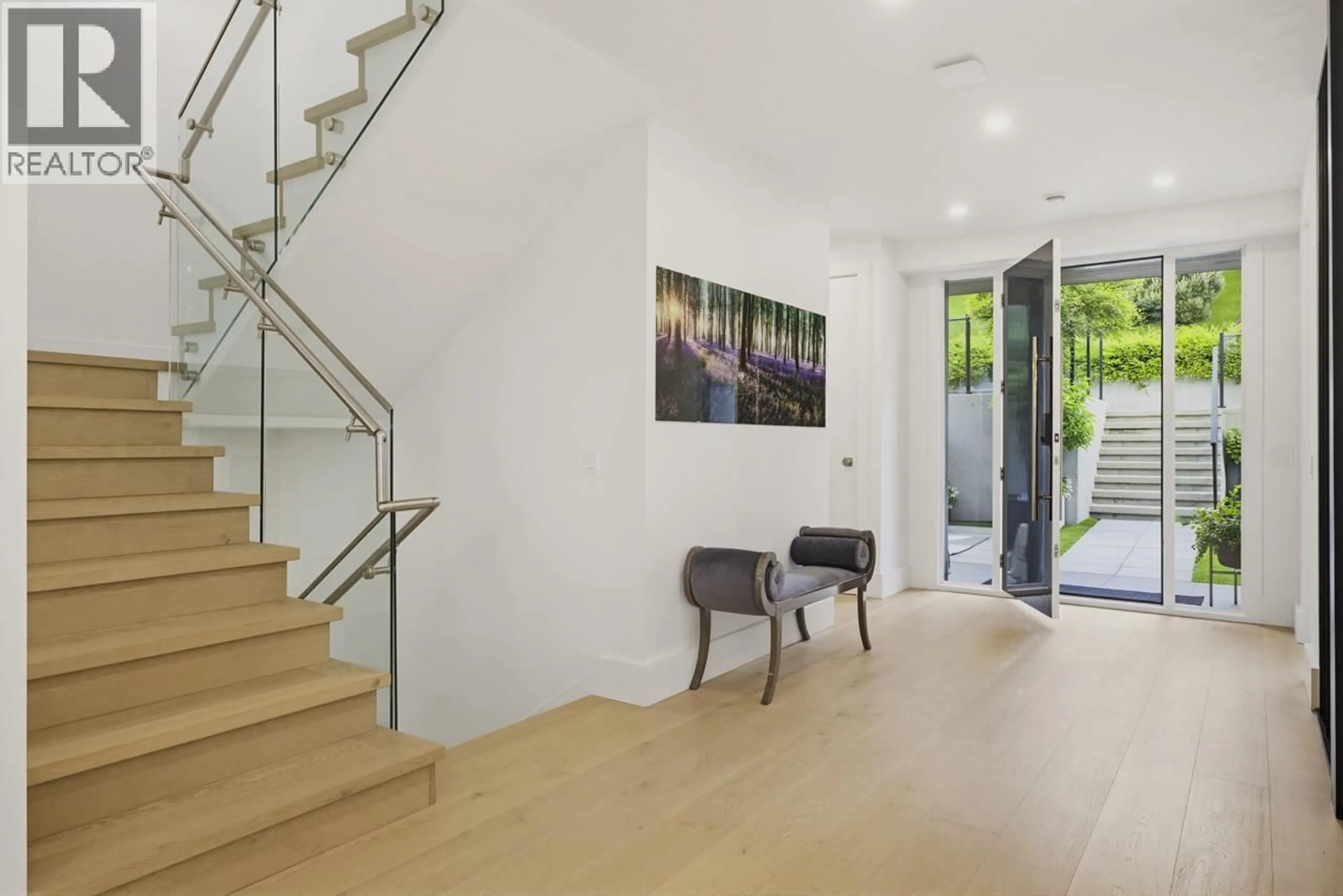 Indoor foyer for 919 4TH STREET, North Vancouver British Columbia V7L1K3