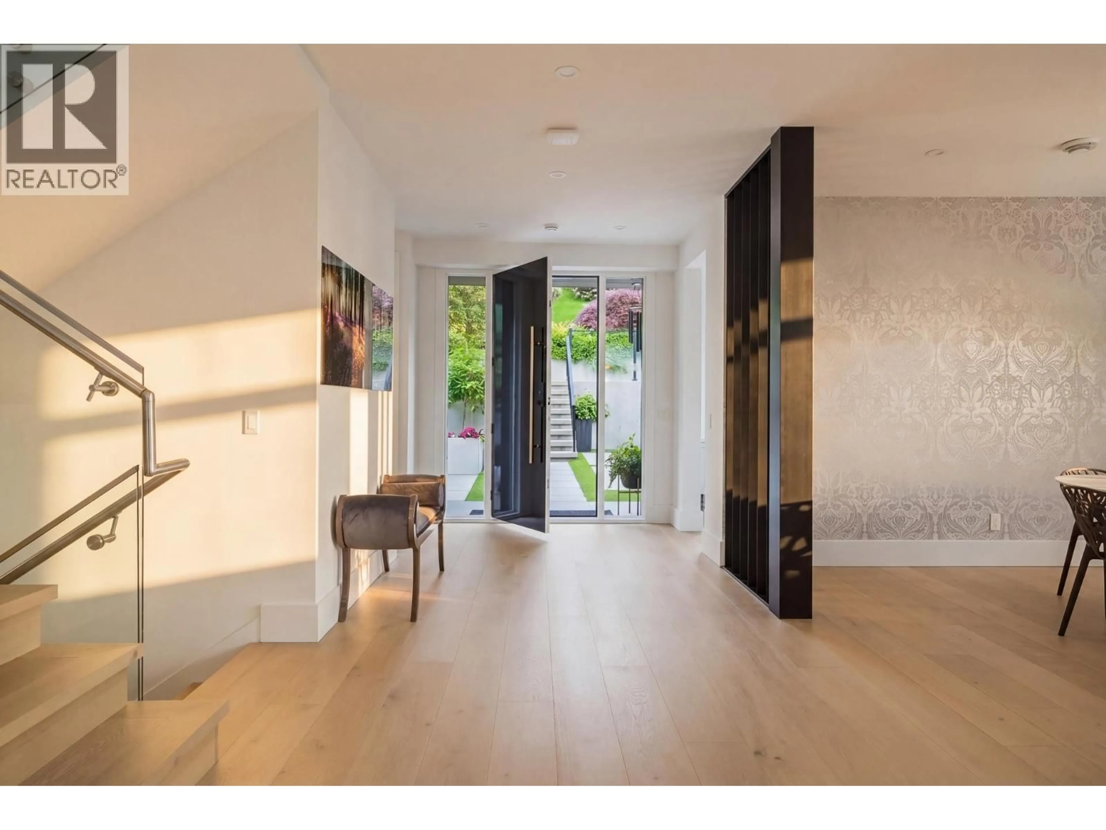 Indoor foyer for 919 4TH STREET, North Vancouver British Columbia V7L1K3