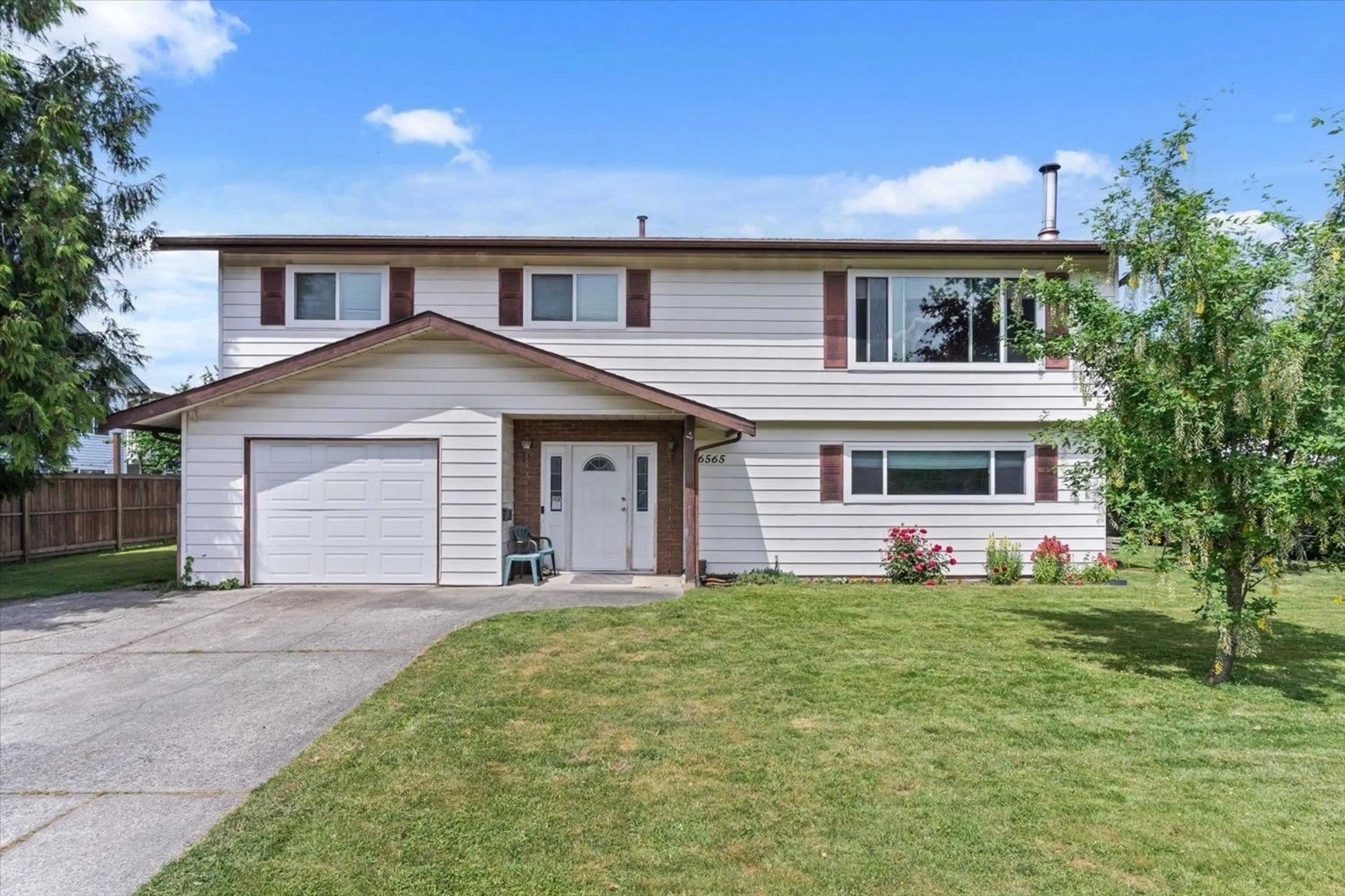 Home with vinyl exterior material, street for 46565 MCCAFFREY BOULEVARD, Chilliwack British Columbia V2P1E5