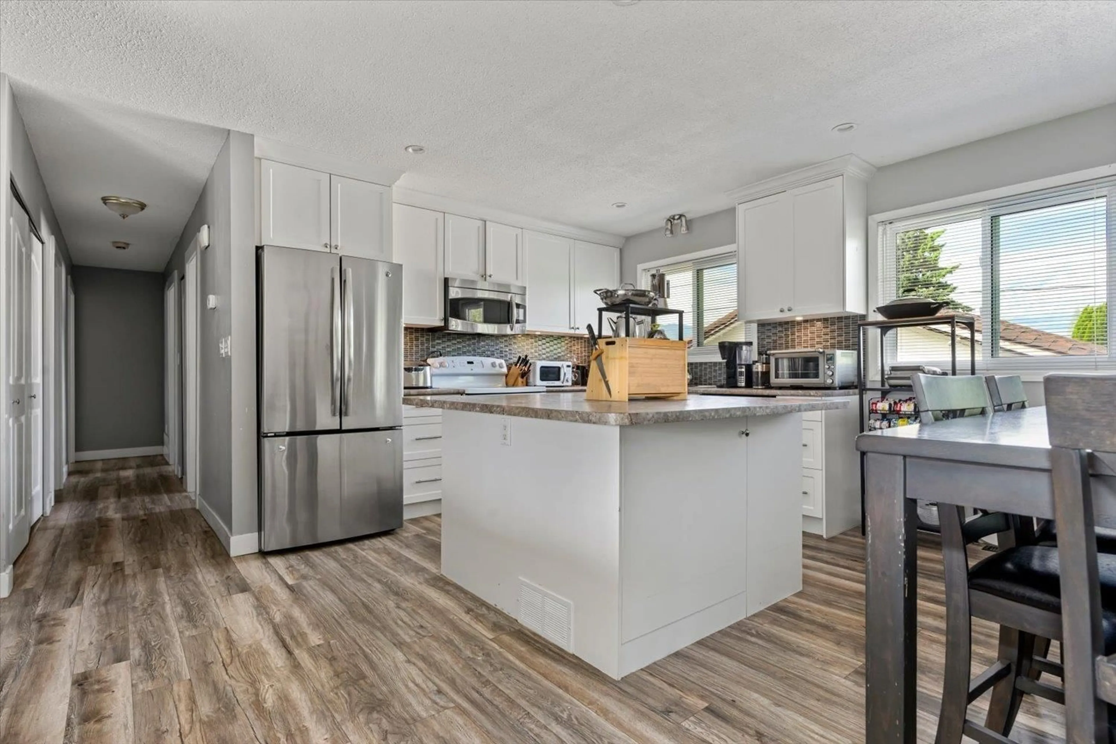 Open concept kitchen, unknown for 46565 MCCAFFREY BOULEVARD, Chilliwack British Columbia V2P1E5