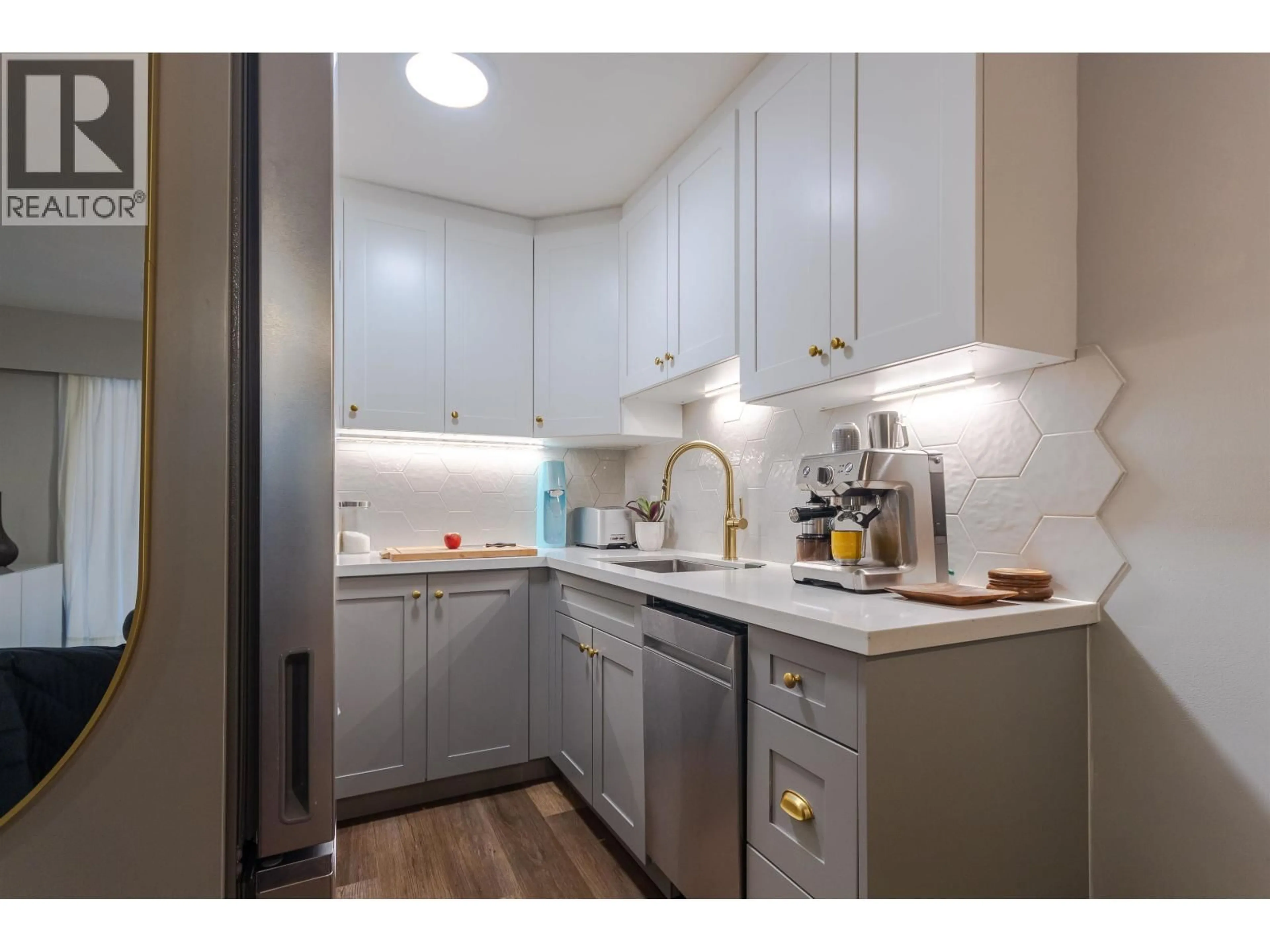 Standard kitchen, unknown for 200 - 2033 7TH AVENUE, Vancouver British Columbia V6J1T3