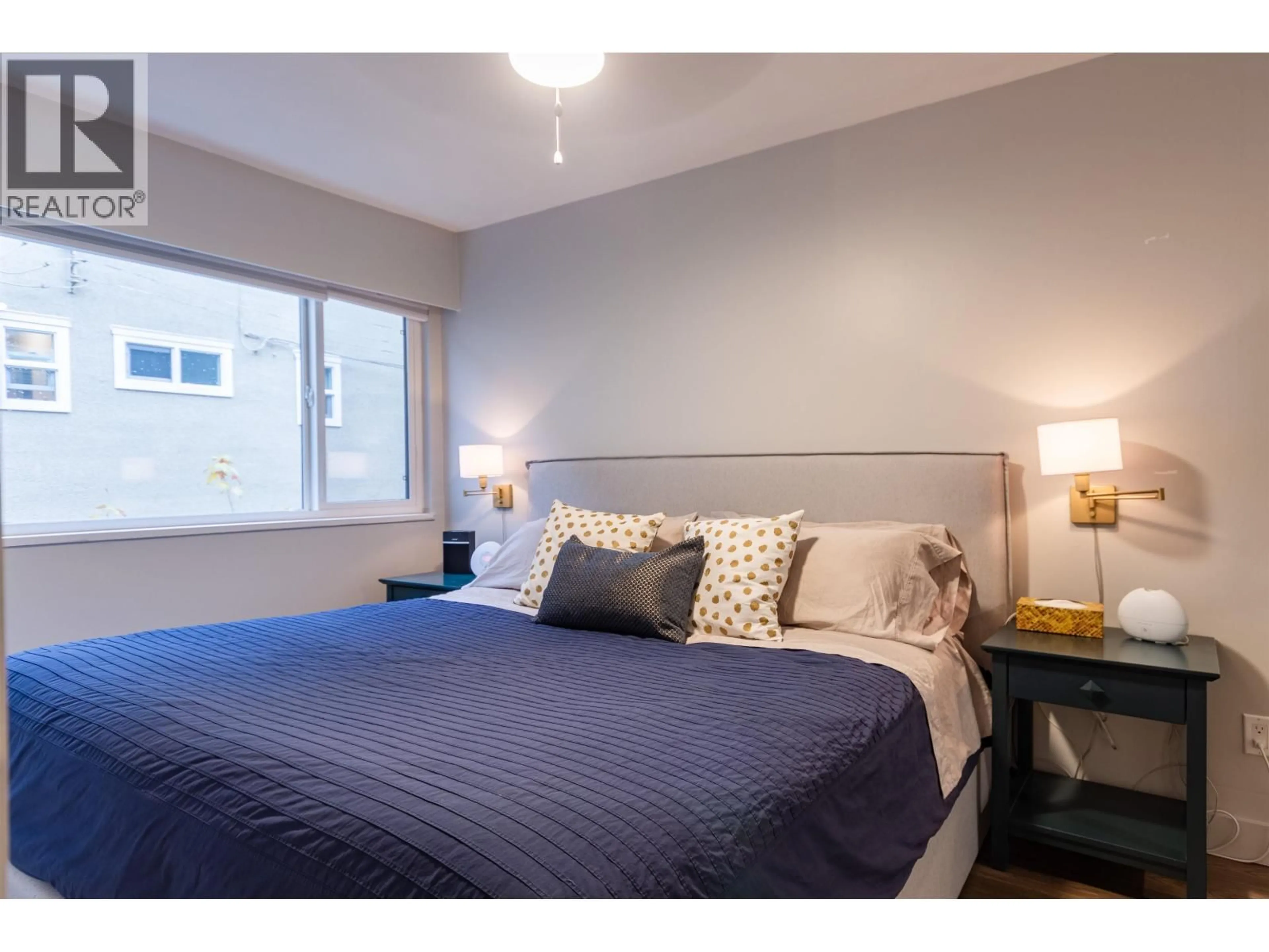 Bedroom with bed, wood/laminate floor for 200 - 2033 7TH AVENUE, Vancouver British Columbia V6J1T3