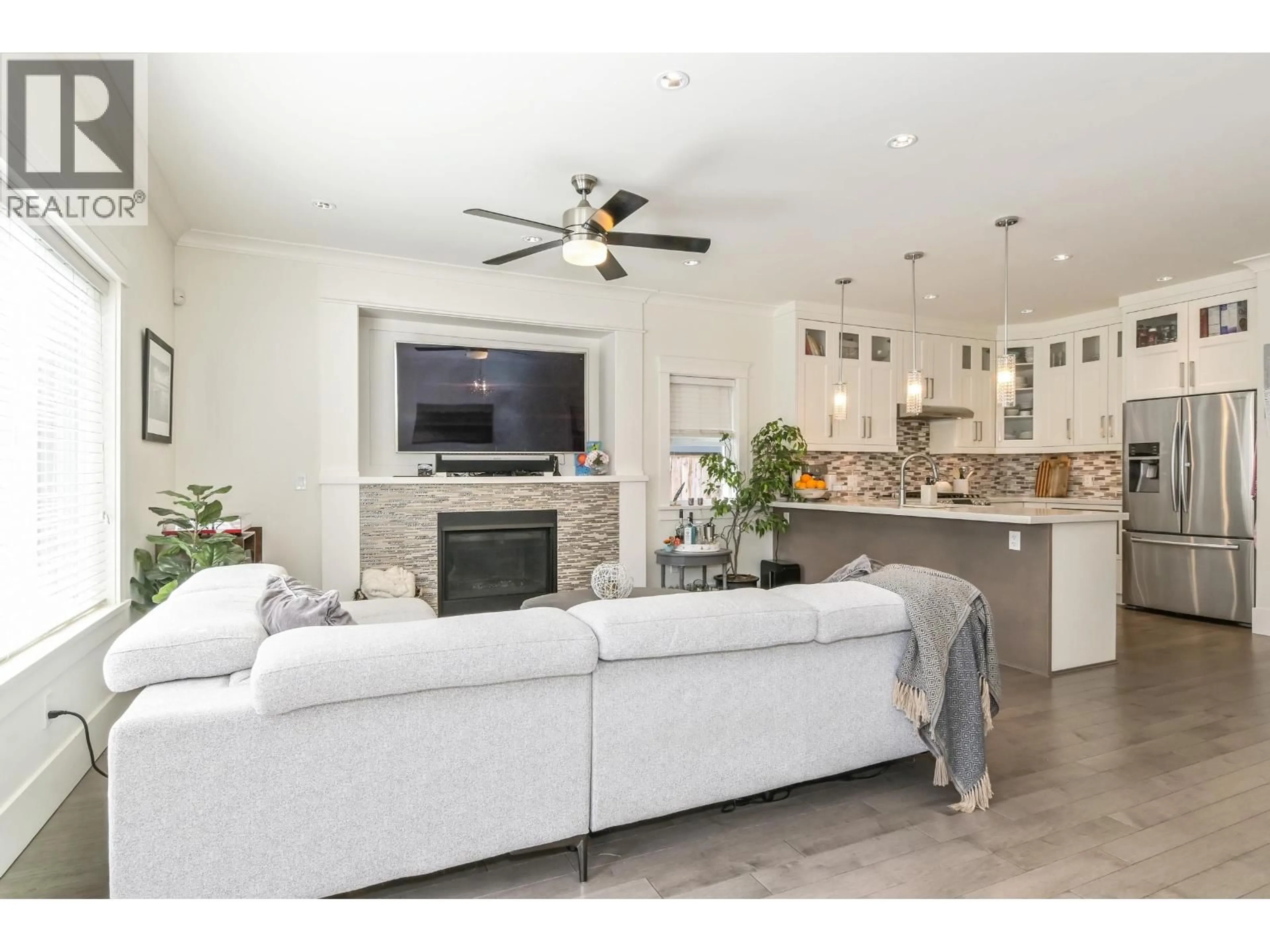 Open concept kitchen, ceramic/tile floor for 4748A 55B STREET, Ladner British Columbia V4K3B7