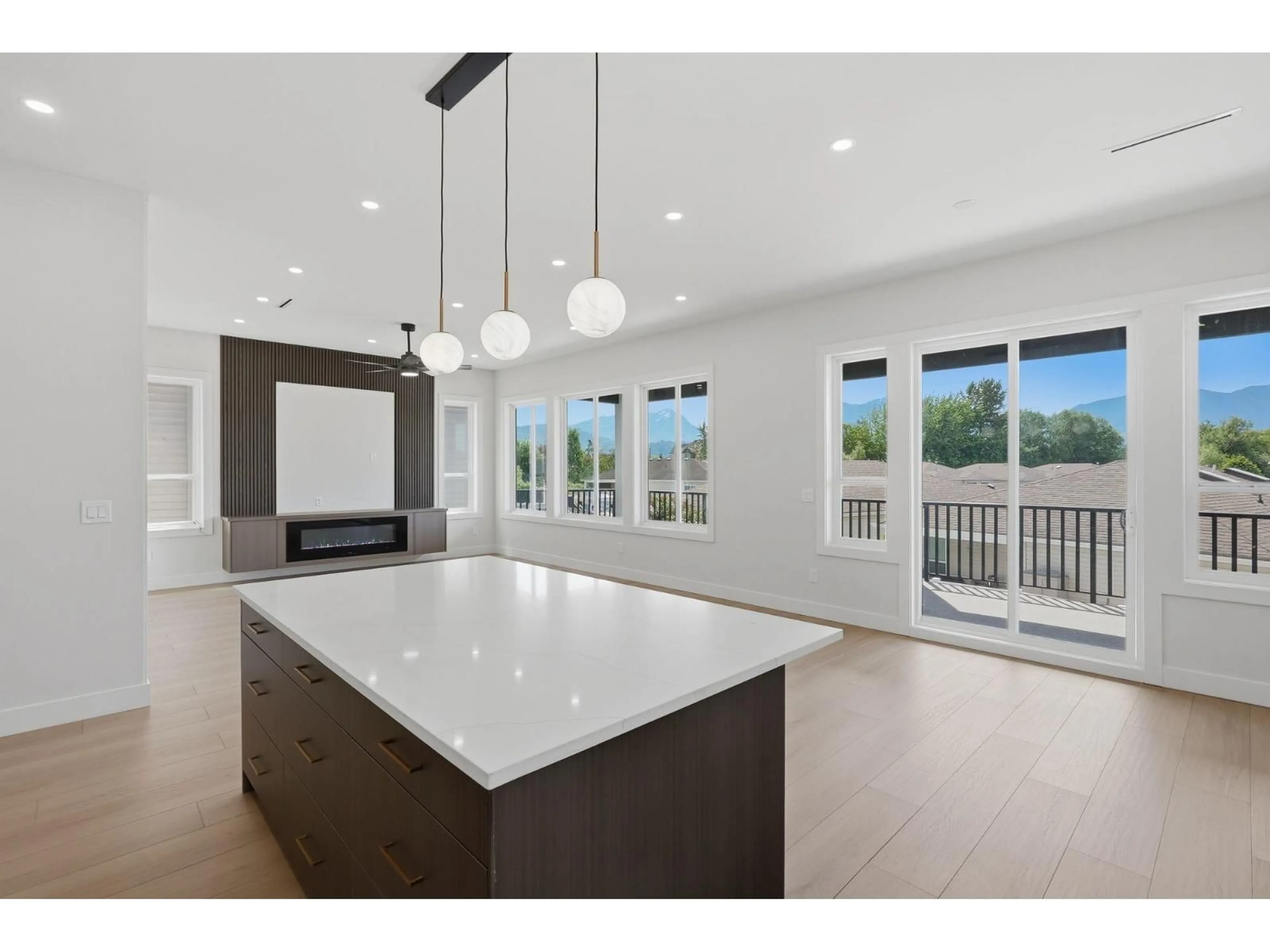 Open concept kitchen, ceramic/tile floor for 46054 SOUTHLANDS CRESCENT, Chilliwack British Columbia V2P1B1