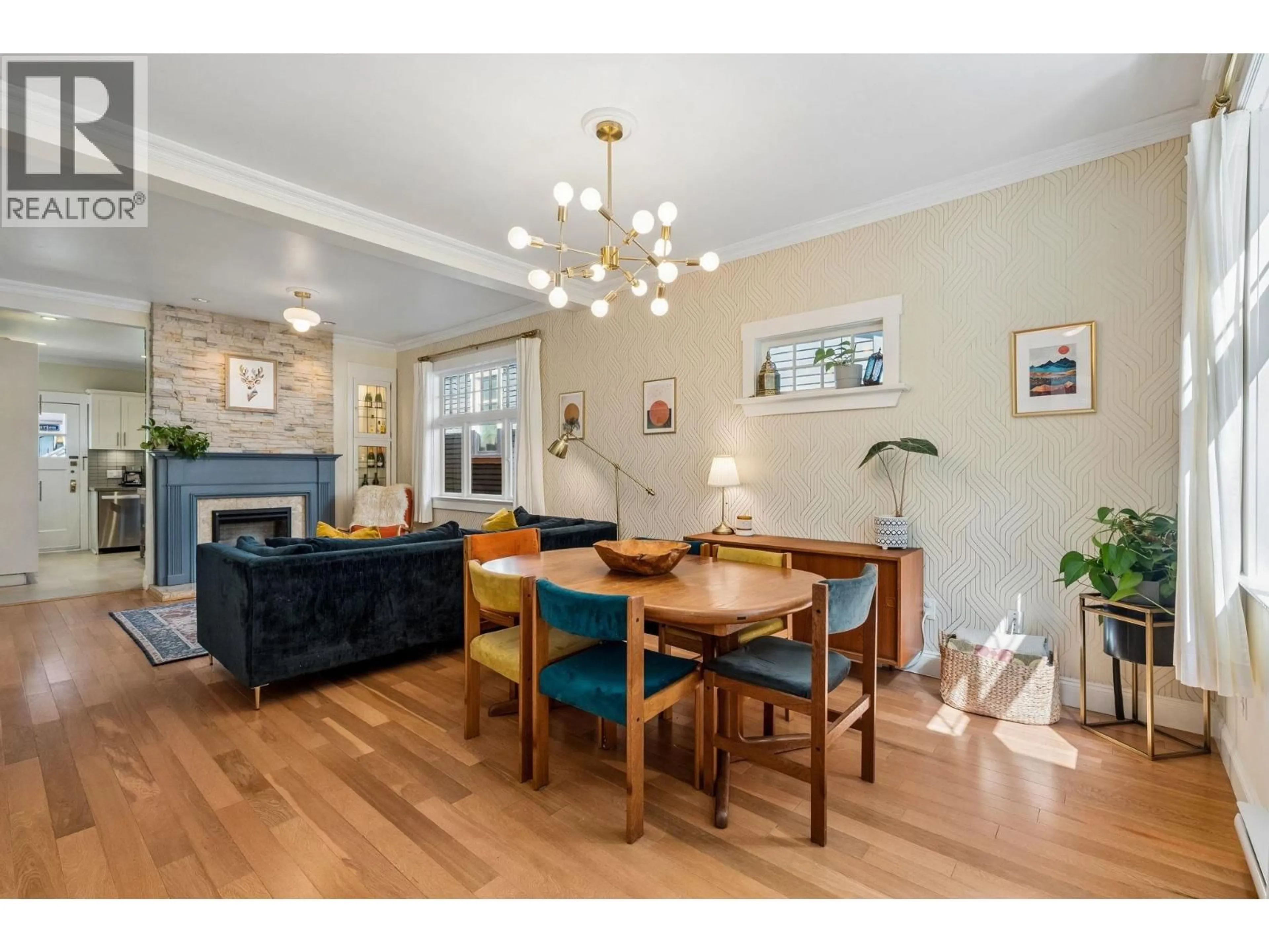 Dining room, wood/laminate floor for 2323 GRAVELEY STREET, Vancouver British Columbia V5L3C3