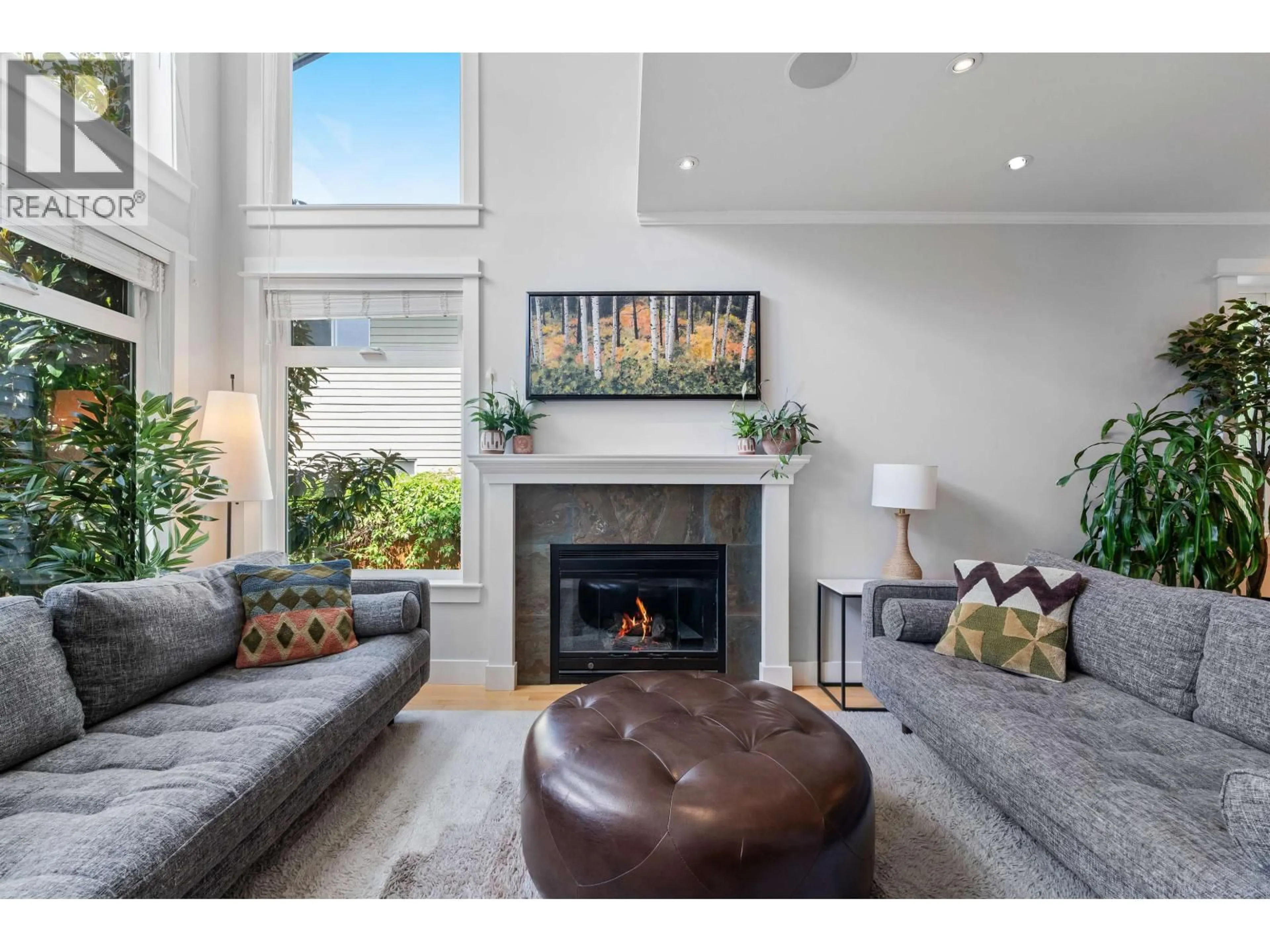 Living room with furniture, unknown for 1690 CASCADE COURT, North Vancouver British Columbia V7G2H6