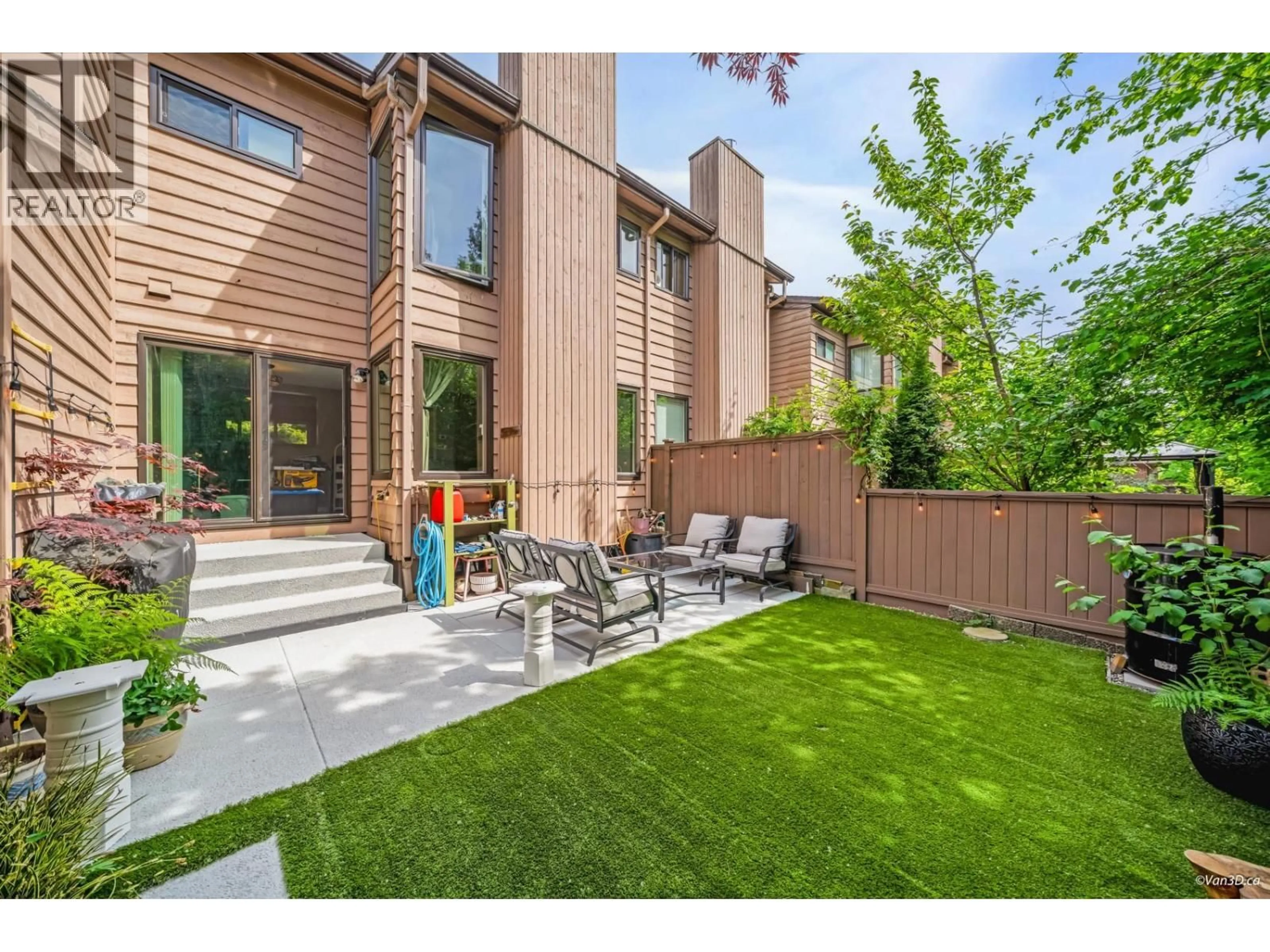 Patio, street for 4253 BIRCHWOOD CRESCENT, Burnaby British Columbia V5G4E6