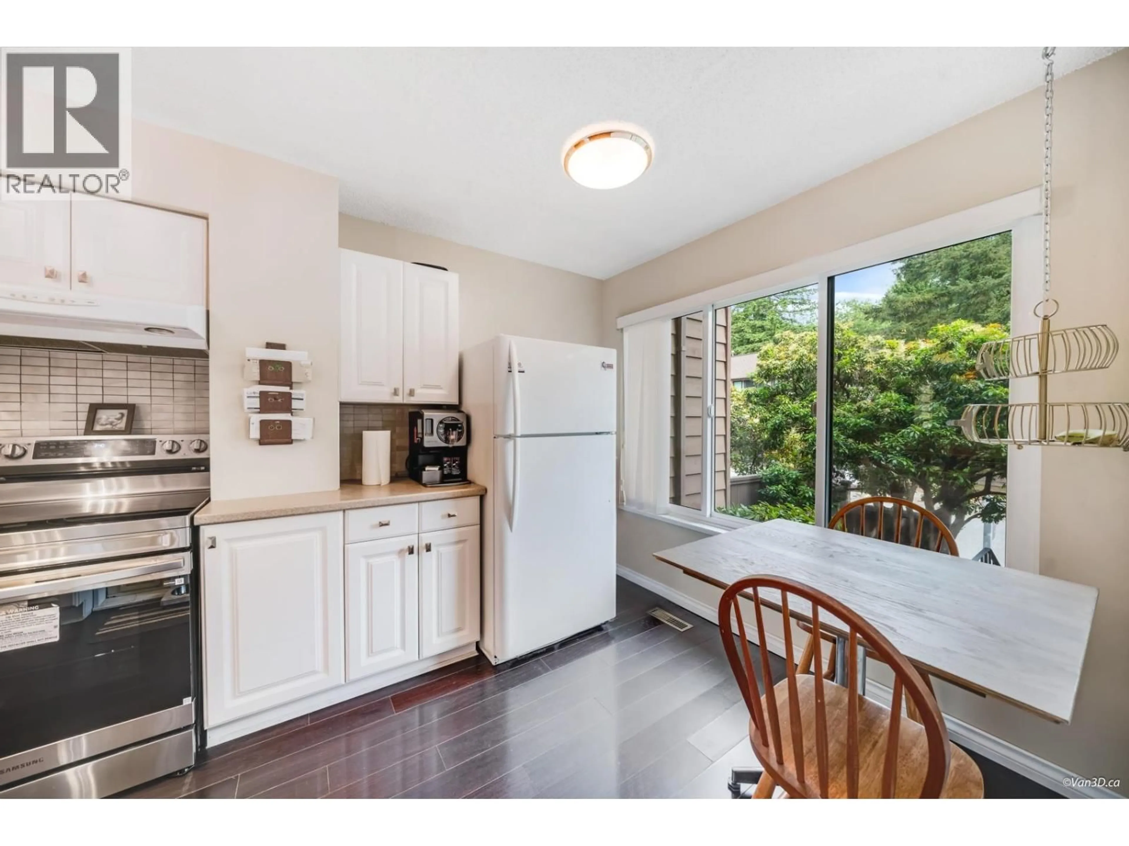 Standard kitchen, unknown for 4253 BIRCHWOOD CRESCENT, Burnaby British Columbia V5G4E6