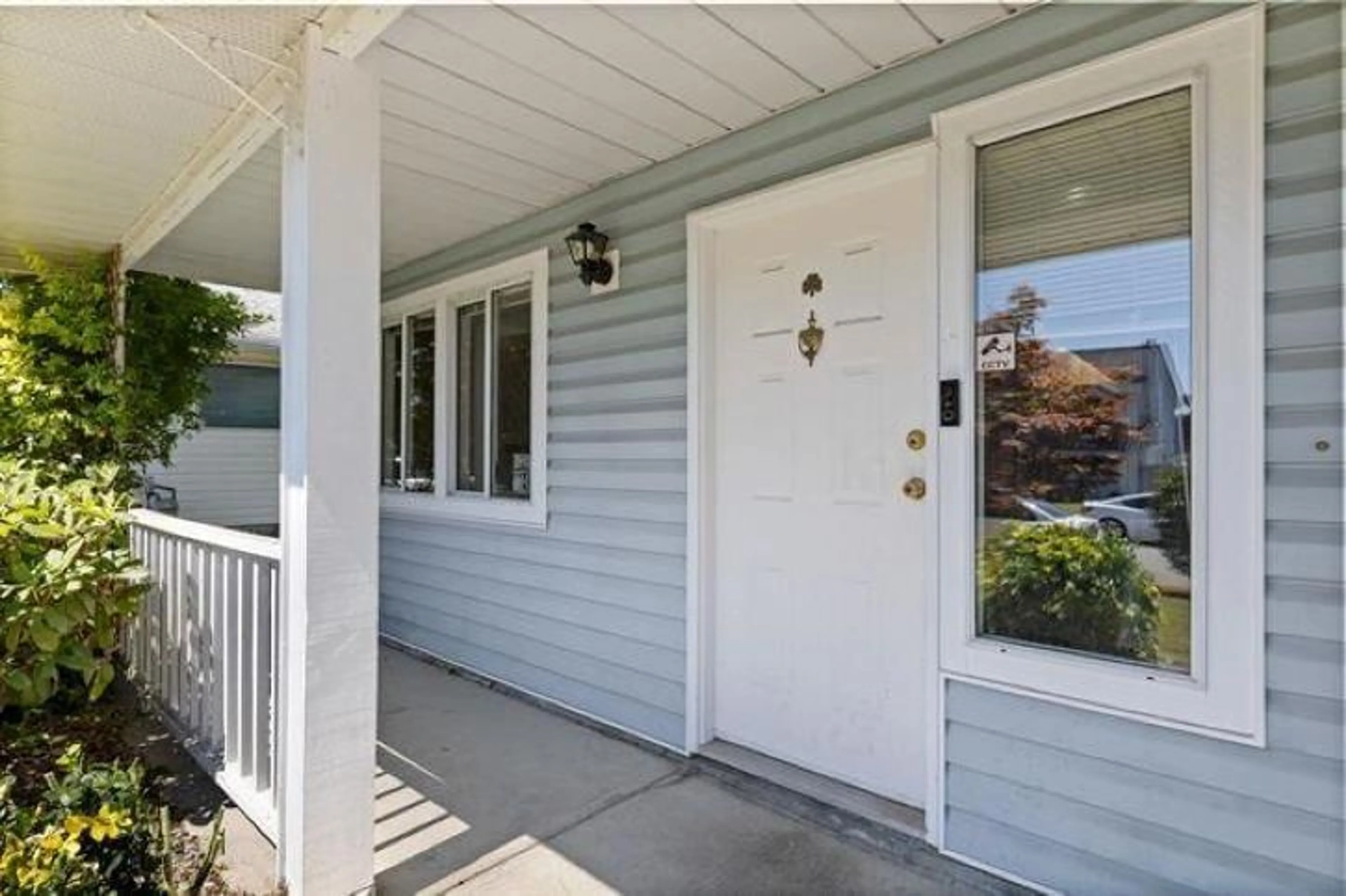 Home with vinyl exterior material, street for 14271 67 CENTRE, Surrey British Columbia V3W0P5