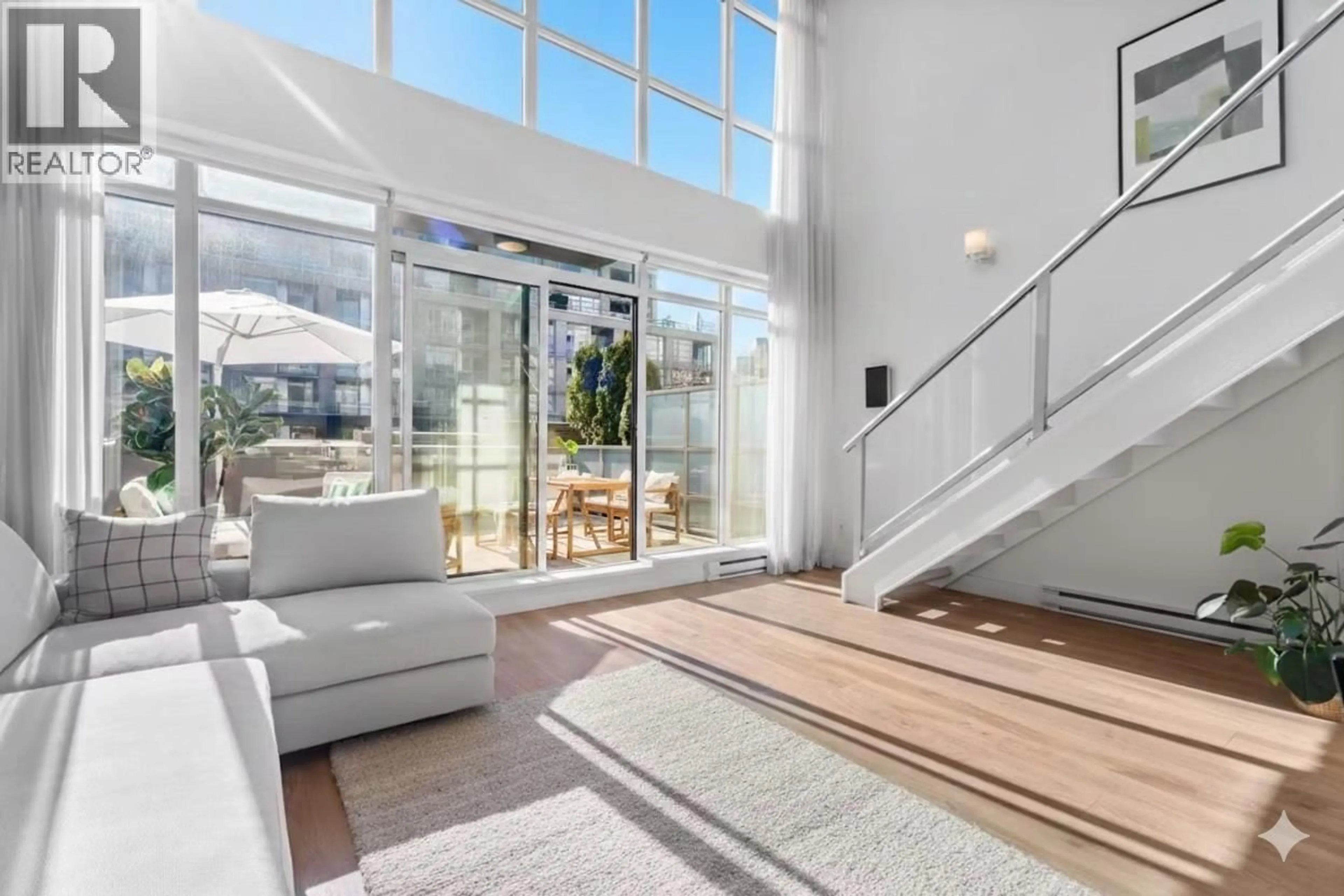 Indoor entryway for 310 - 429 2ND AVENUE, Vancouver British Columbia V5Y1E3