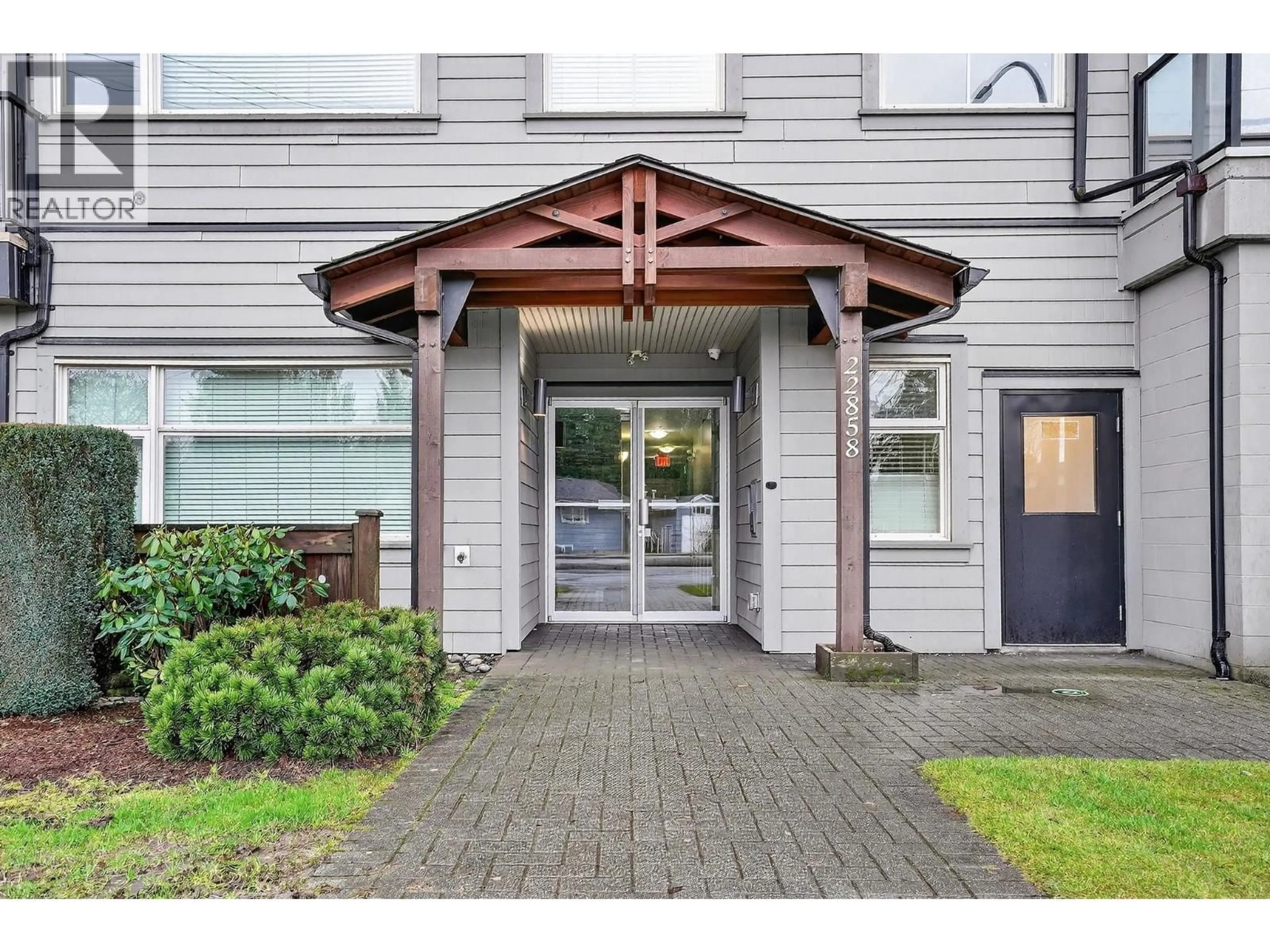 Indoor entryway for 404 - 22858 LOUGHEED HIGHWAY, Maple Ridge British Columbia V2X2V6