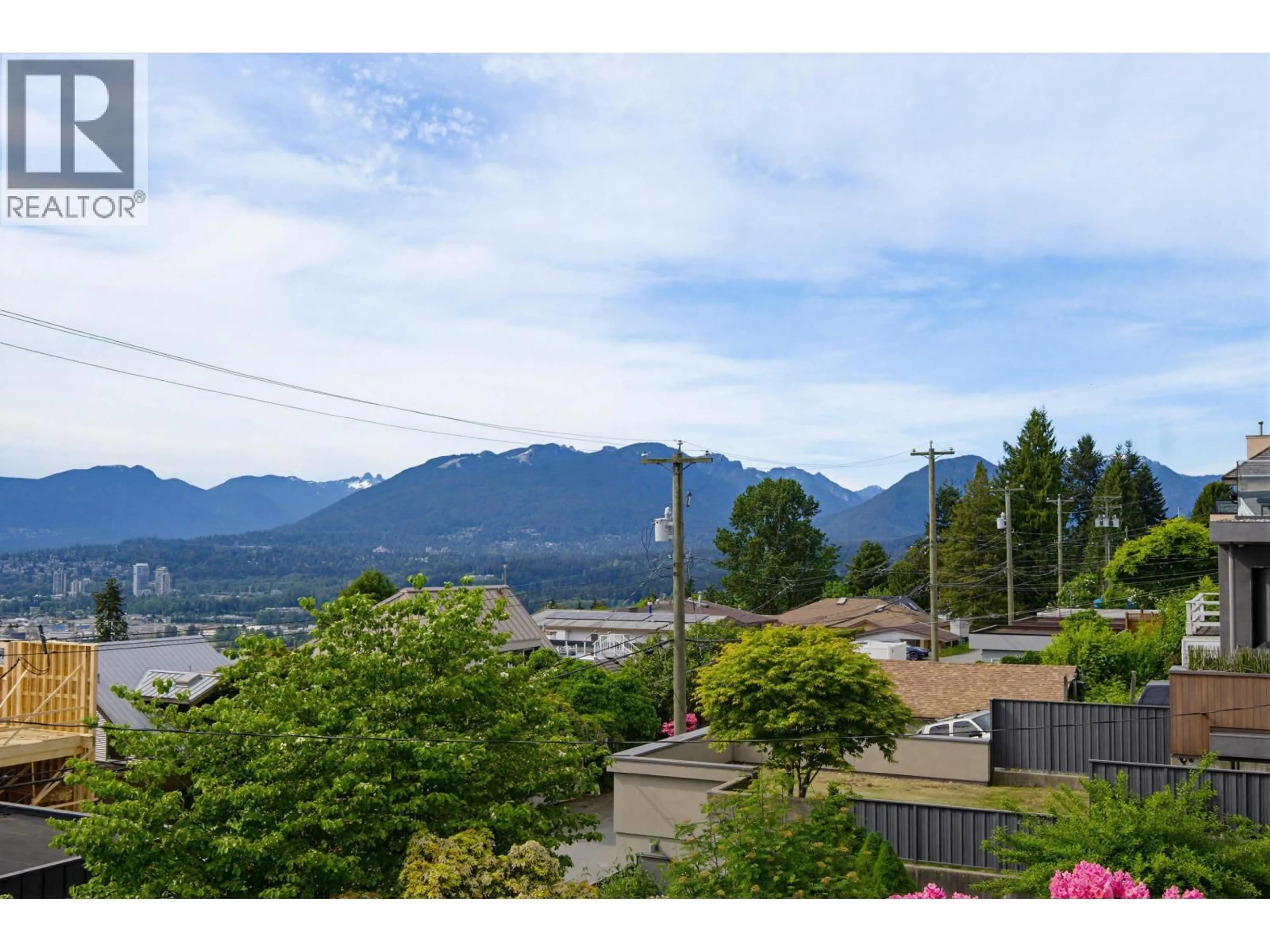 A pic from outside/outdoor area/front of a property/back of a property/a pic from drone, mountain view for 41 HYTHE AVENUE, Burnaby British Columbia V5B1G3