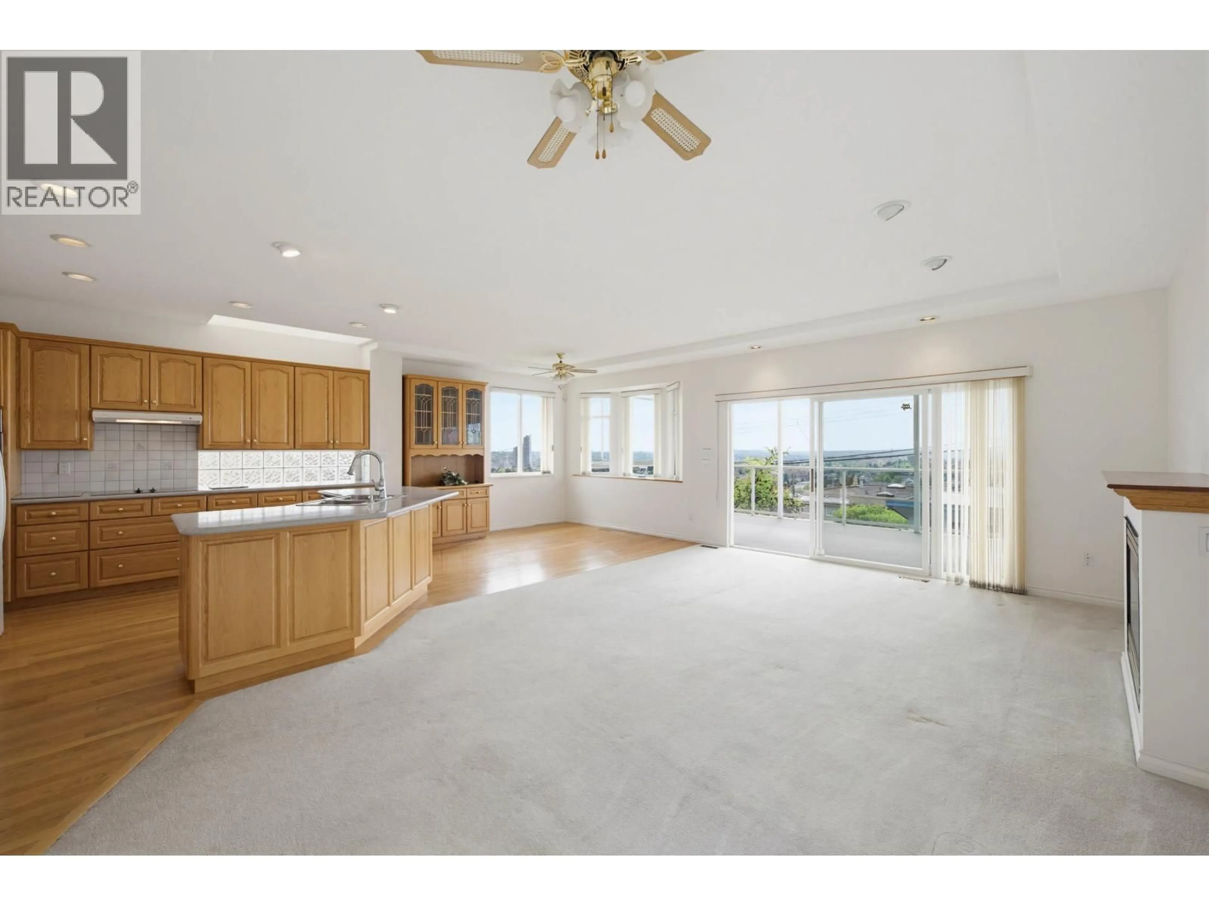 Open concept kitchen, unknown for 41 HYTHE AVENUE, Burnaby British Columbia V5B1G3