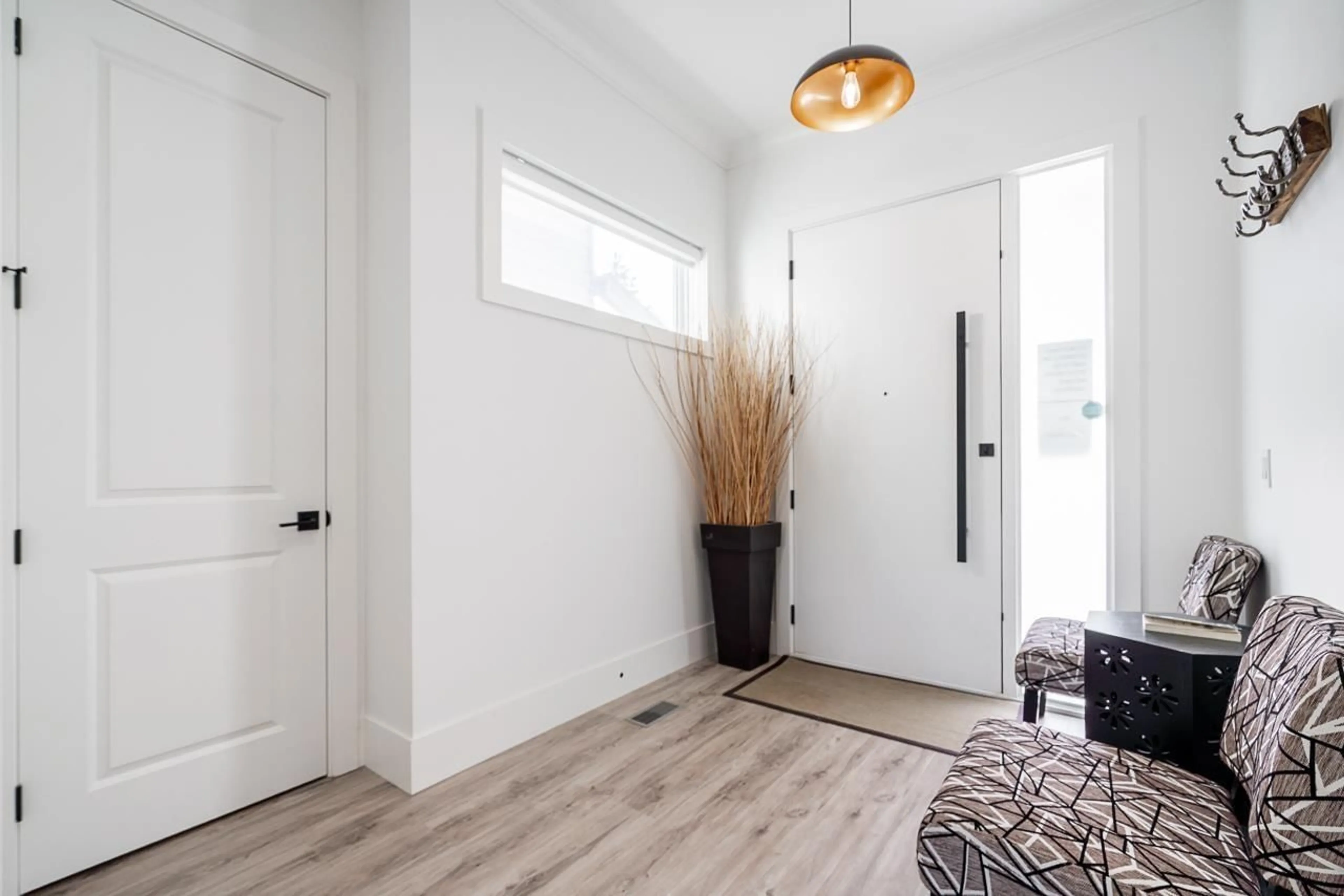 Indoor entryway for 2 - 4581 SUMAS MOUNTAIN ROAD, Abbotsford British Columbia V3G2H9