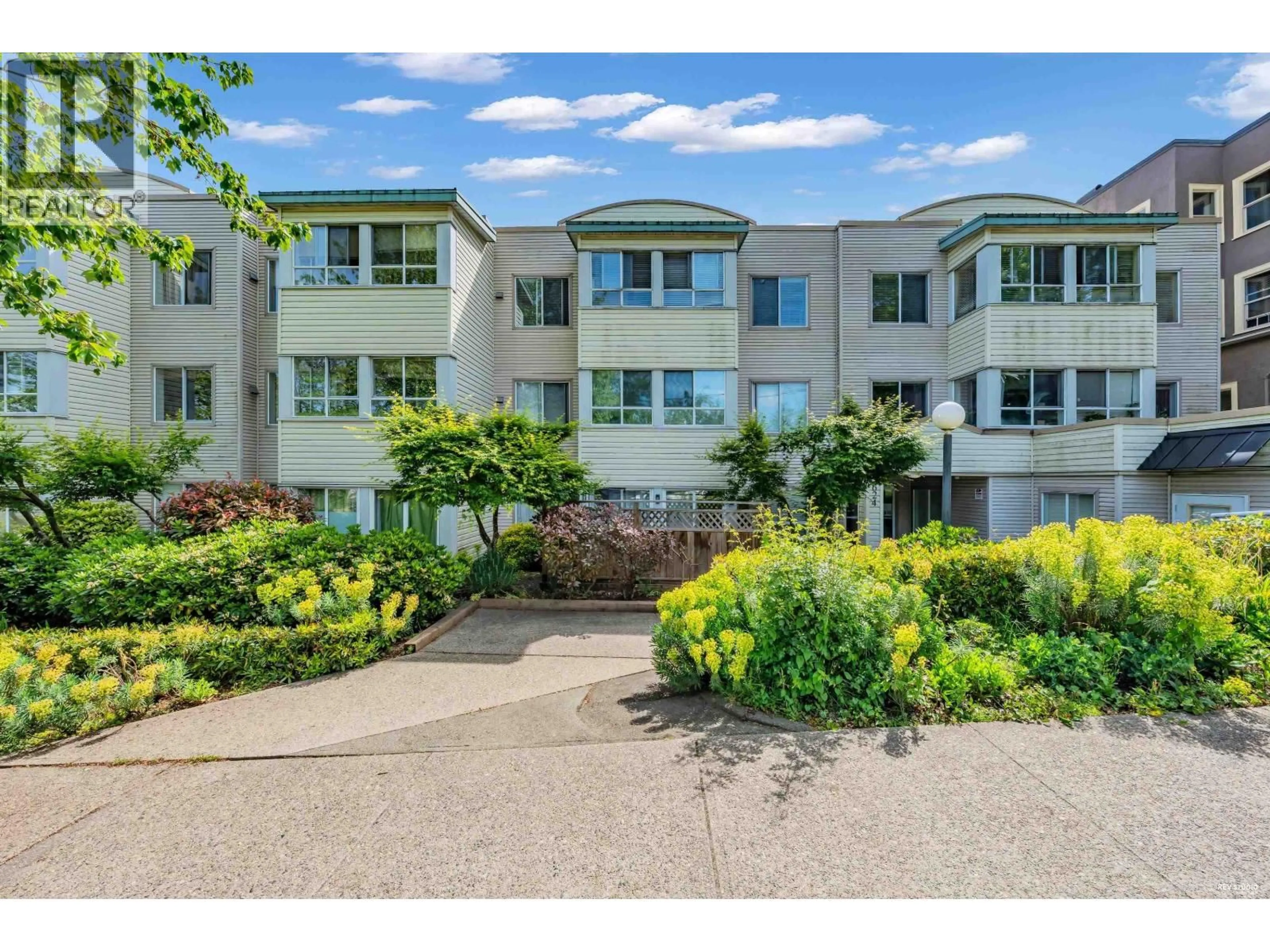 A pic from outside/outdoor area/front of a property/back of a property/a pic from drone, street for 202 - 3624 FRASER STREET, Vancouver British Columbia V5V4C8