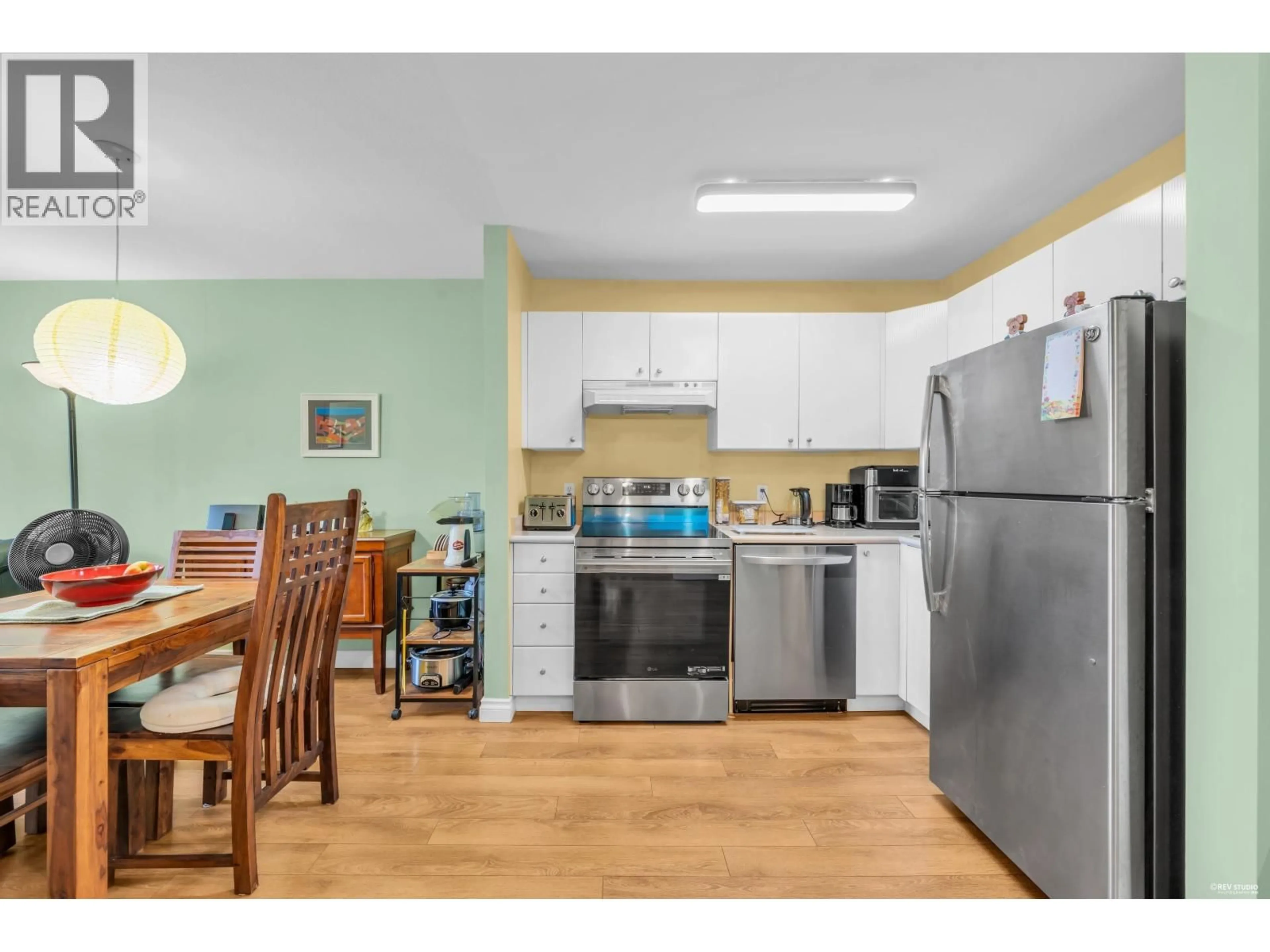 Standard kitchen, unknown for 202 - 3624 FRASER STREET, Vancouver British Columbia V5V4C8