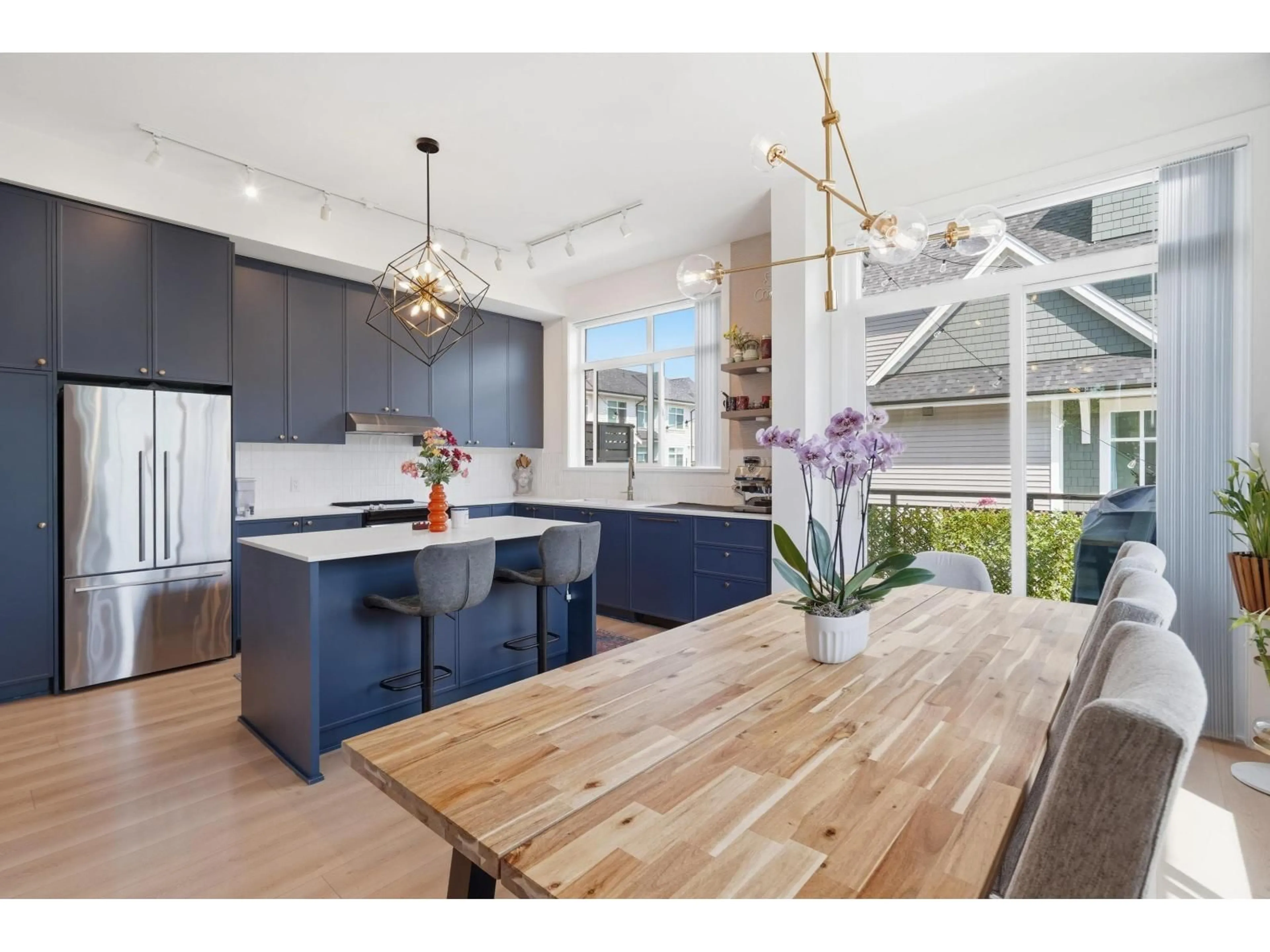 Open concept kitchen, wood/laminate floor for 145 - 14151 58A AVENUE, Surrey British Columbia V0V0V0