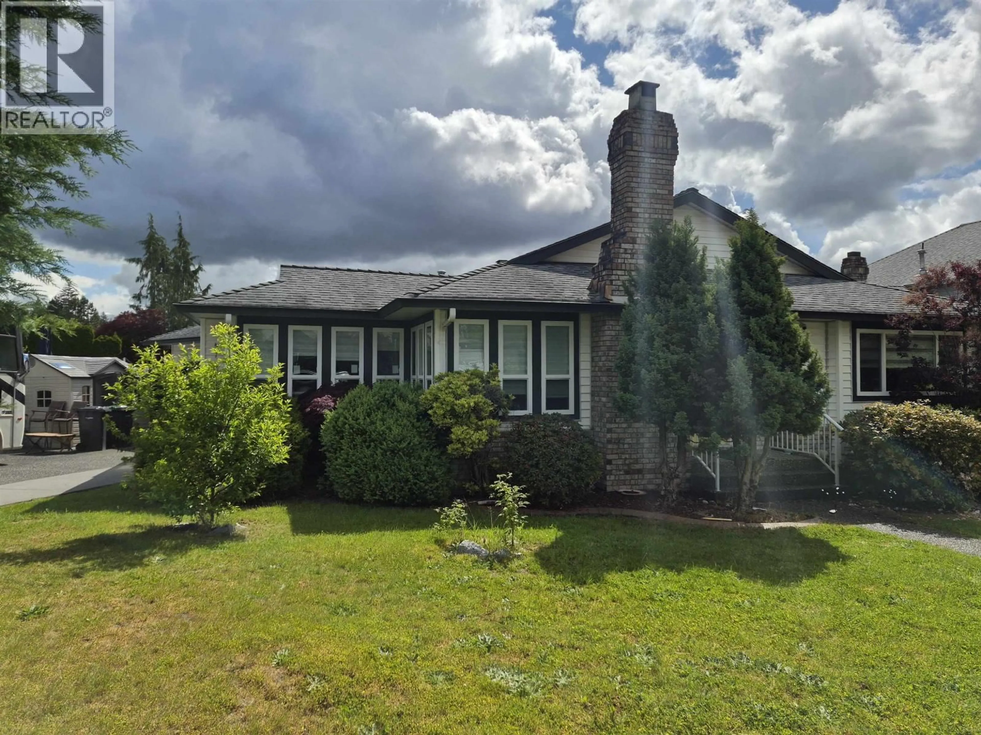 A pic from outside/outdoor area/front of a property/back of a property/a pic from drone, unknown for 1858 WALNUT CRESCENT, Coquitlam British Columbia V3J7S9