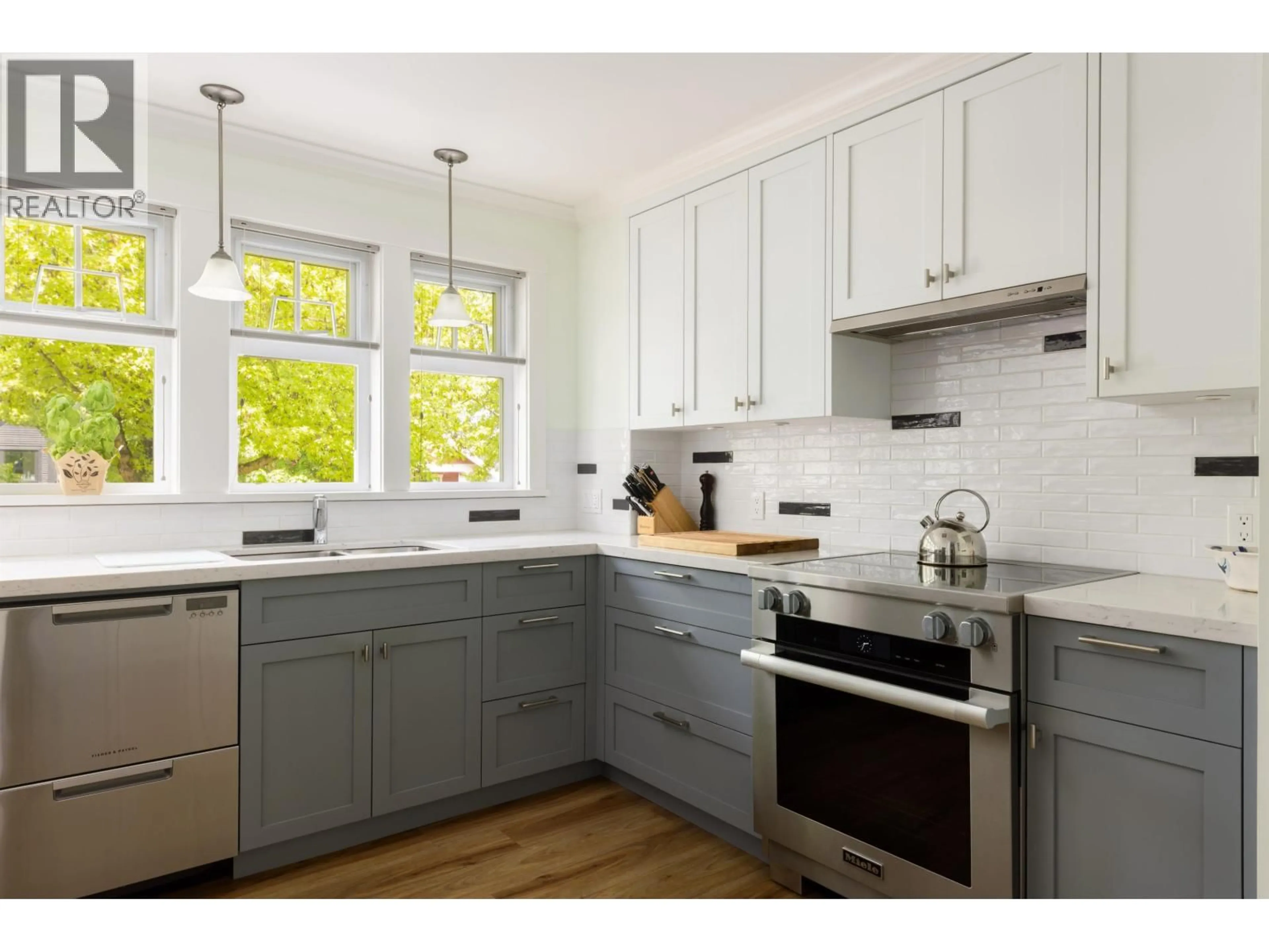 Contemporary kitchen, ceramic/tile floor for 4490 8TH AVENUE, Vancouver British Columbia V6R2A2