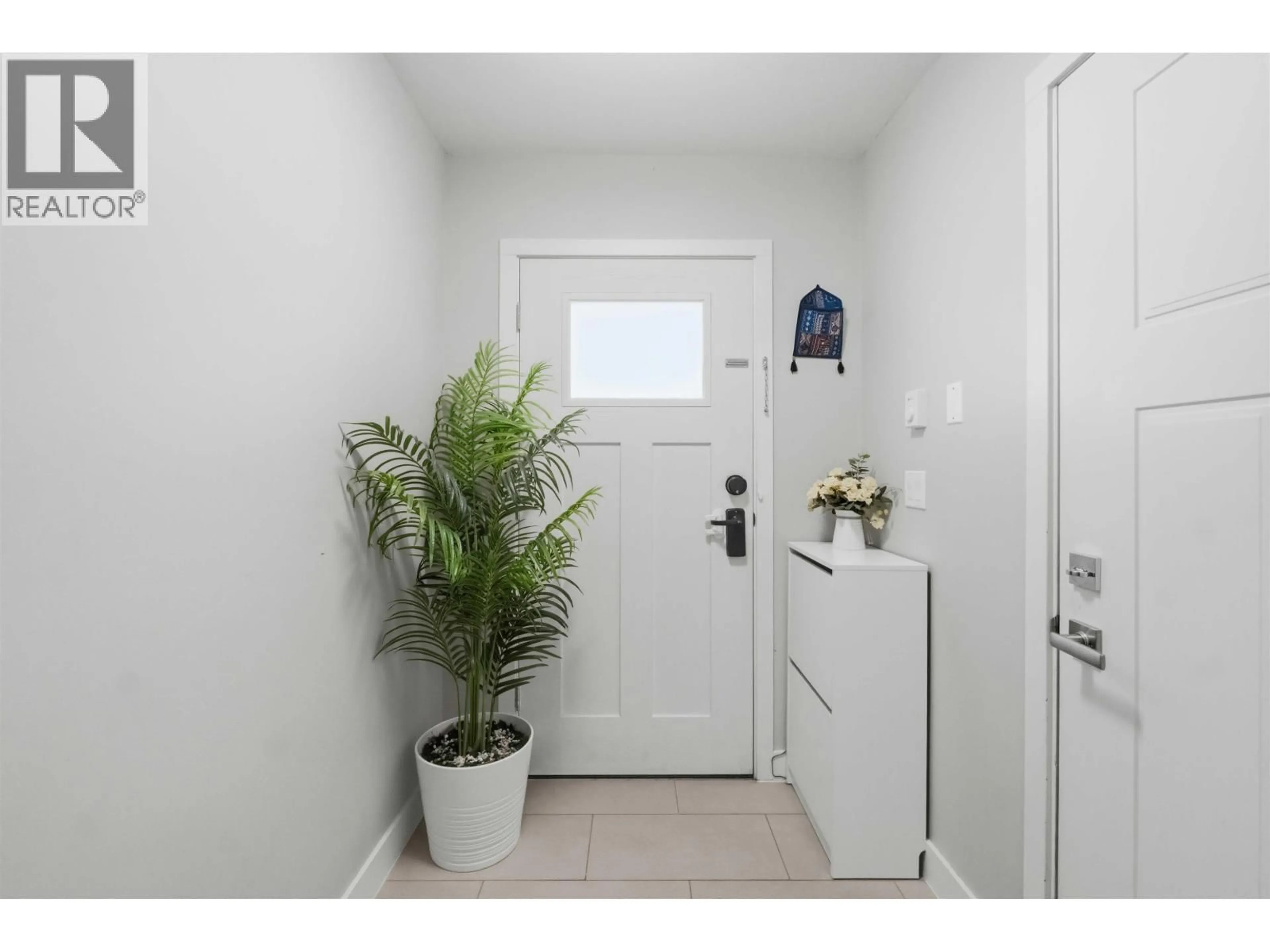 Indoor entryway for 64 - 11305 240 STREET, Maple Ridge British Columbia V2W0J1
