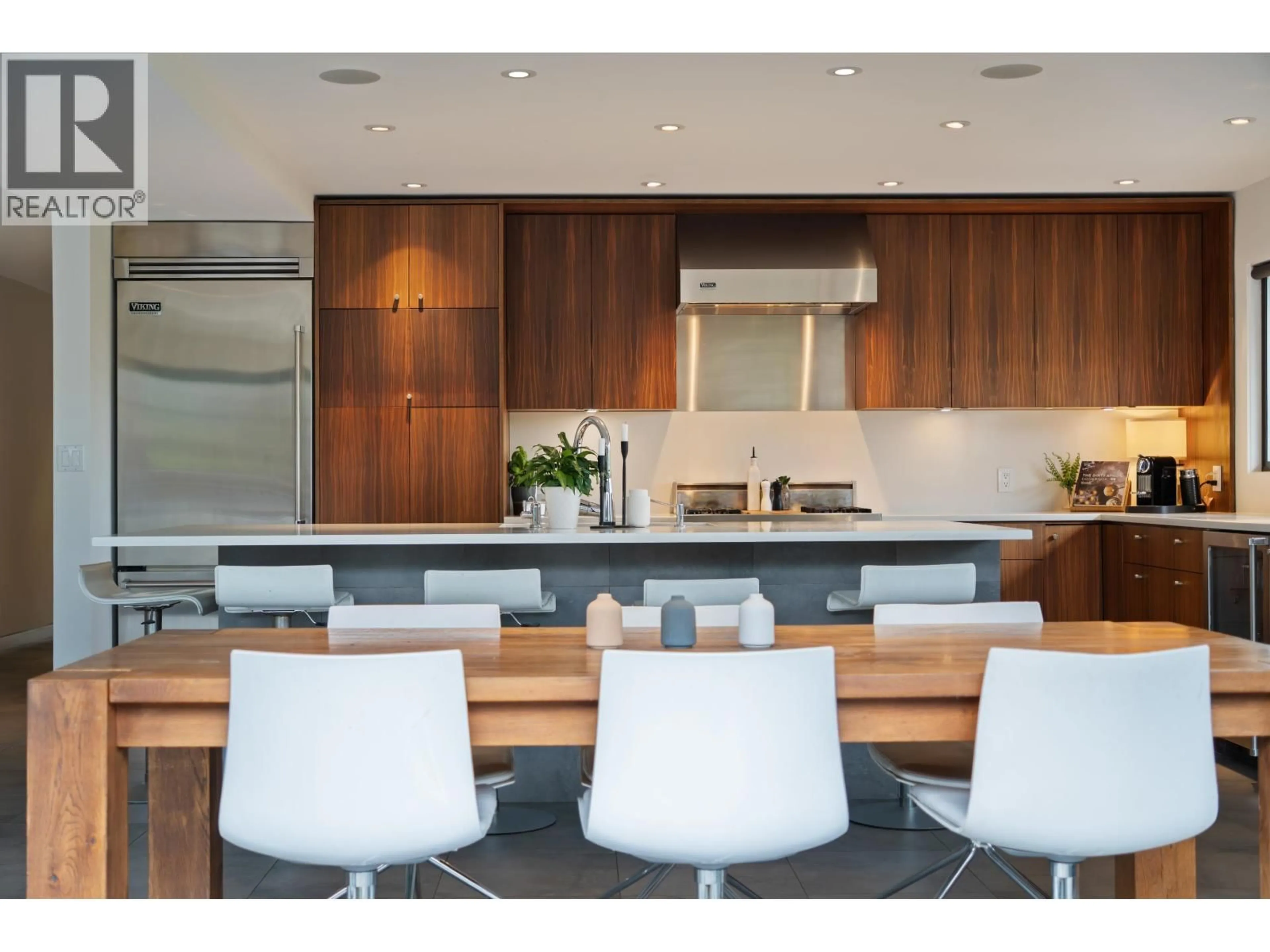 Contemporary kitchen, wood/laminate floor for 1873 ESQUIMALT AVENUE, West Vancouver British Columbia V7V1S1