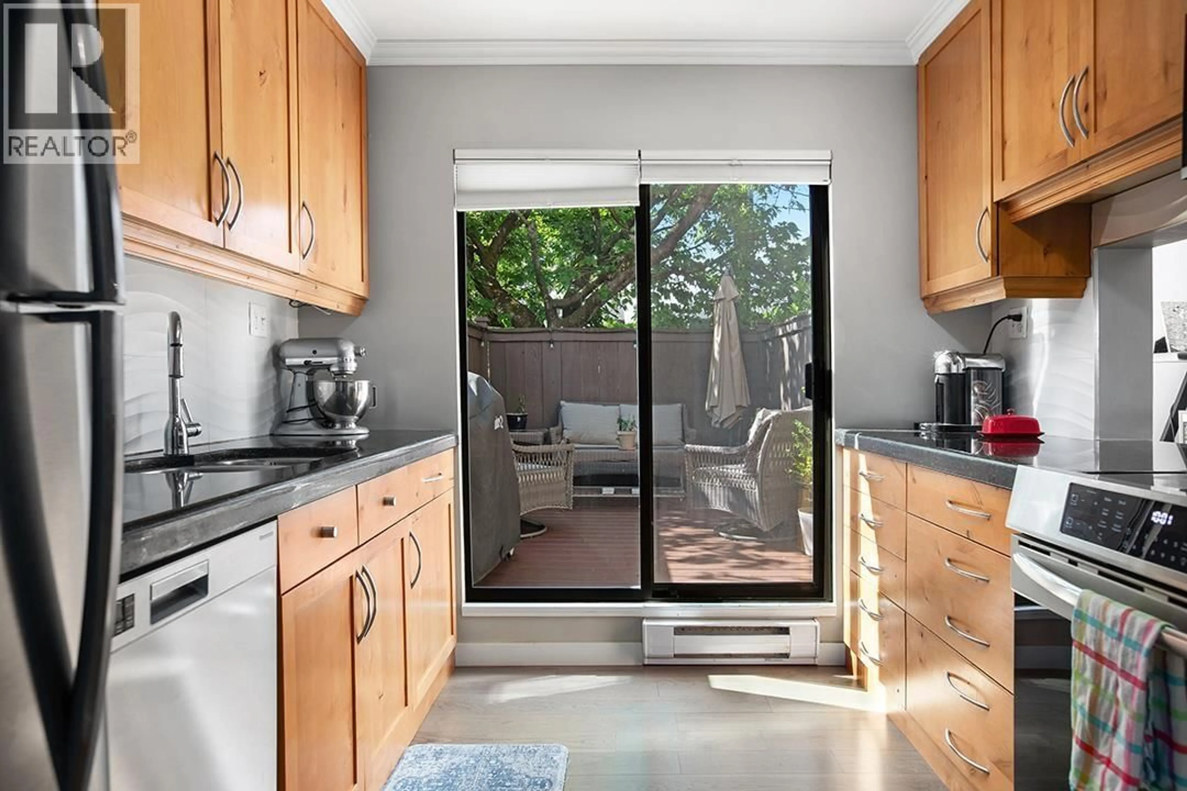Standard kitchen, unknown for 21 - 230 14TH STREET, North Vancouver British Columbia V7M1P3