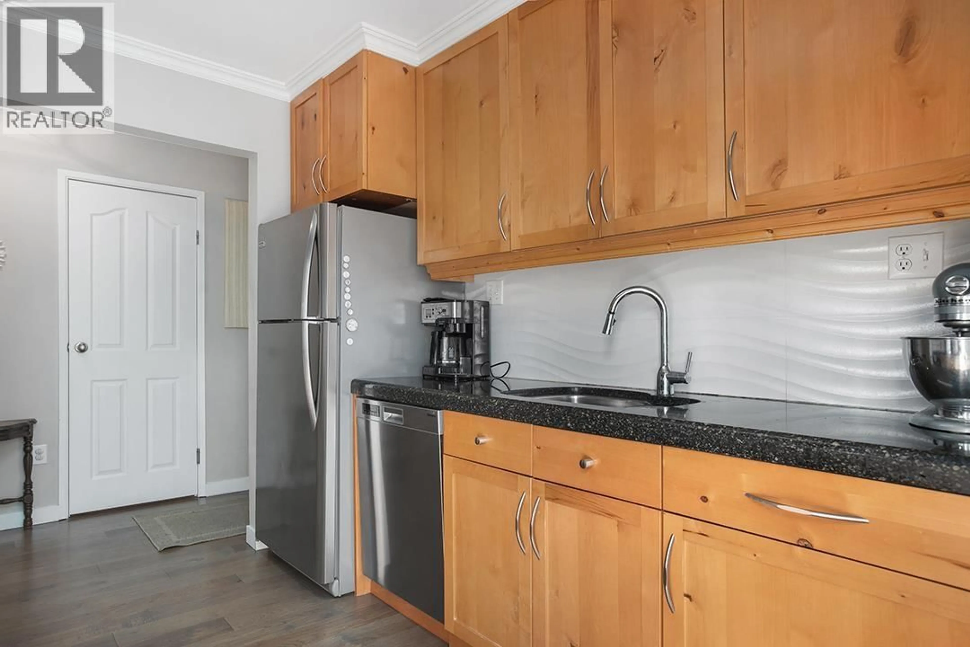 Standard kitchen, unknown for 21 - 230 14TH STREET, North Vancouver British Columbia V7M1P3