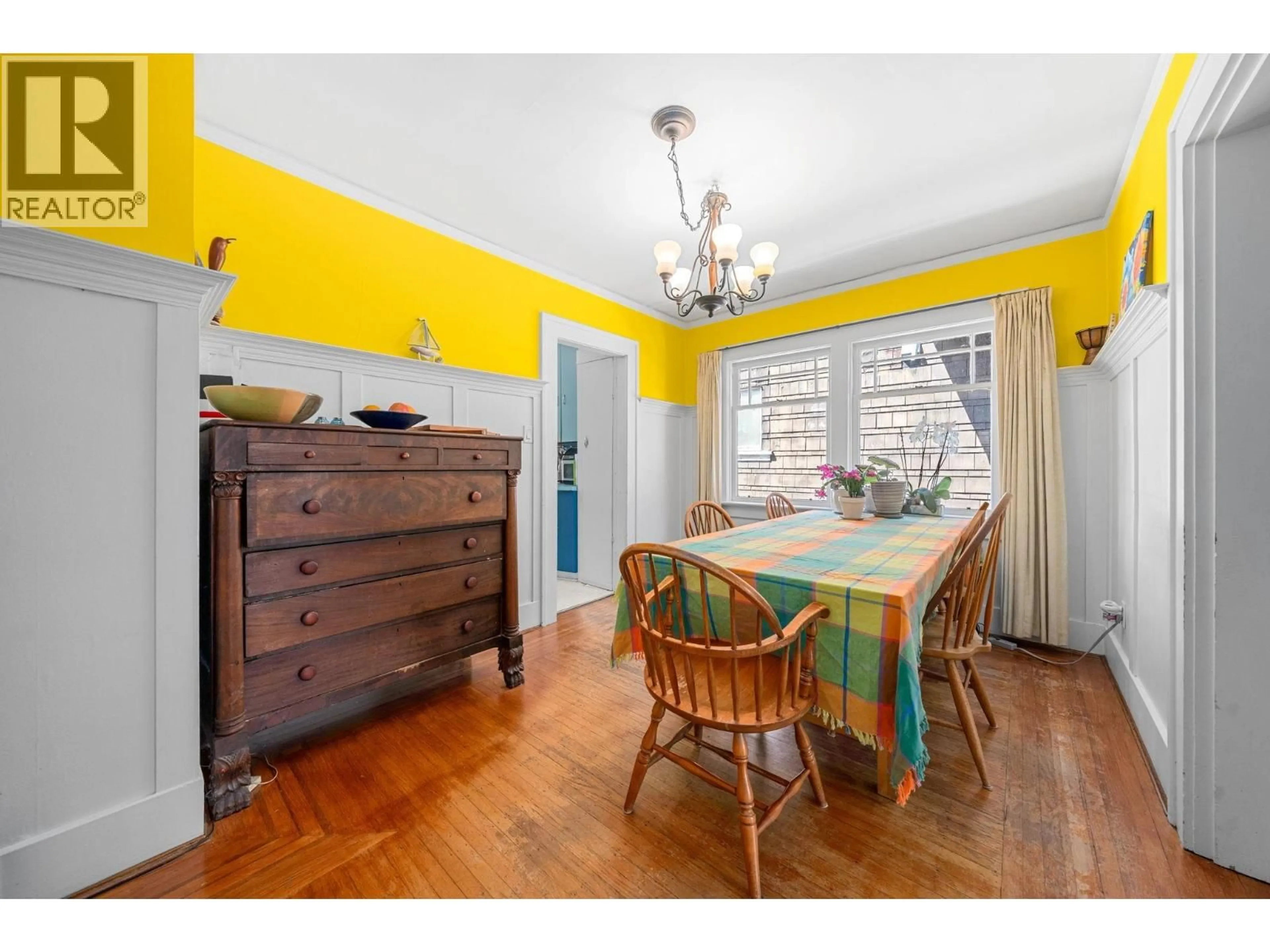 Dining room, wood/laminate floor for 3218 6TH AVENUE, Vancouver British Columbia V6K1X8