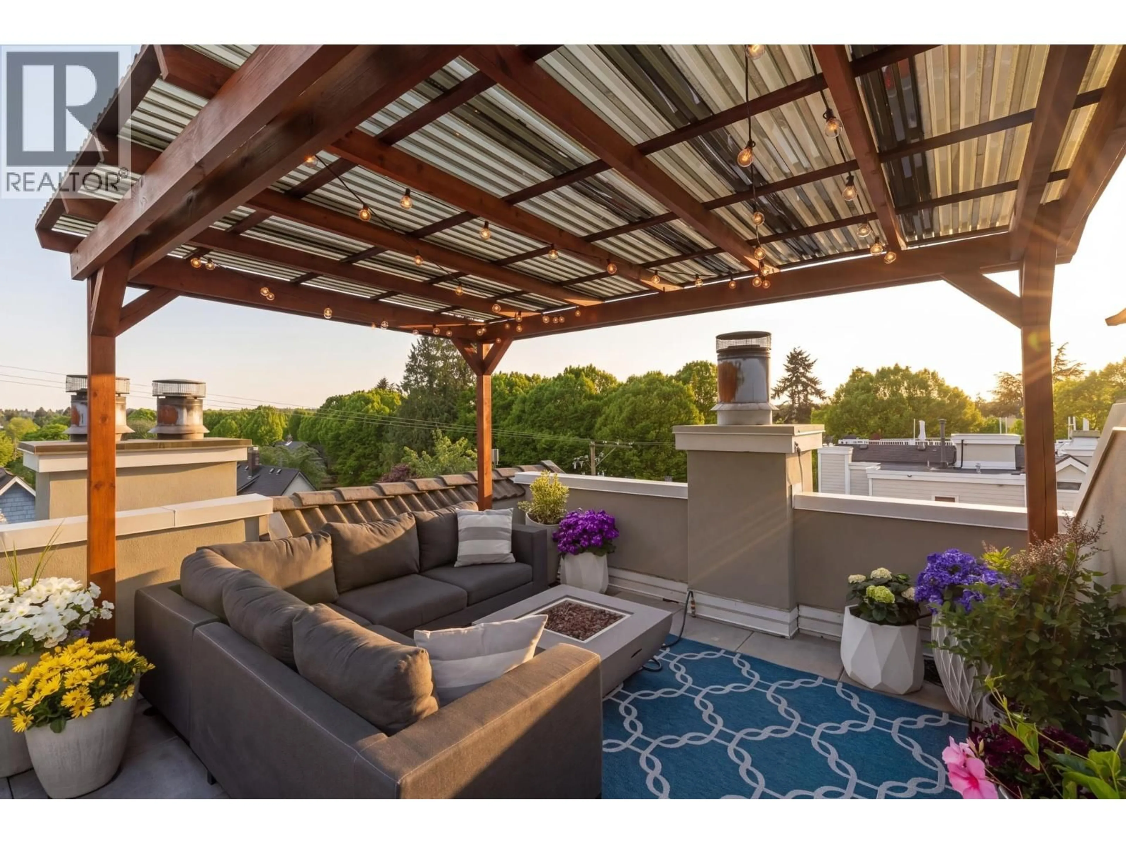 Patio, unknown for 2558 4TH AVENUE, Vancouver British Columbia V6K1P6