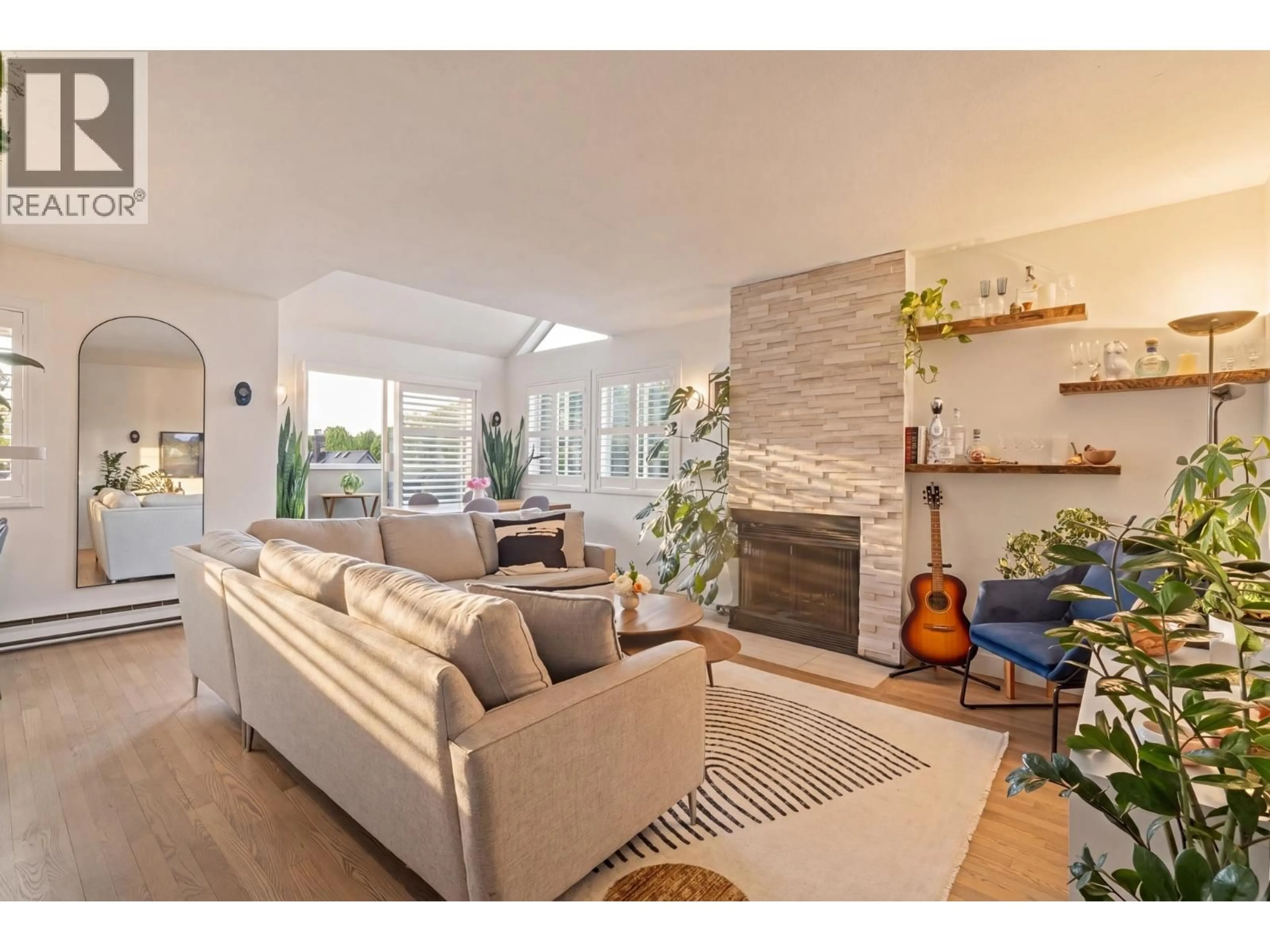 Living room with furniture, unknown for 2558 4TH AVENUE, Vancouver British Columbia V6K1P6