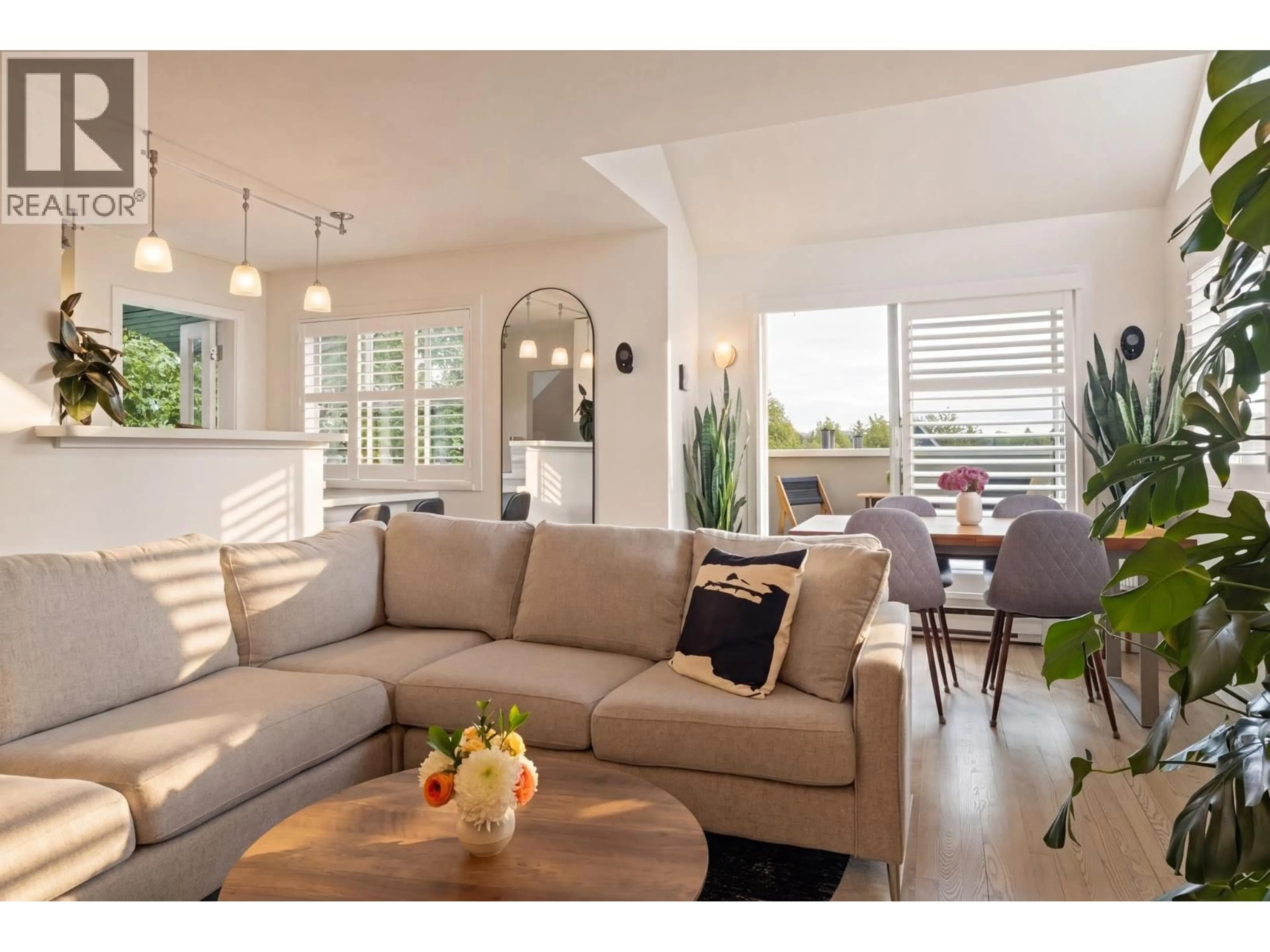 Living room with furniture, unknown for 2558 4TH AVENUE, Vancouver British Columbia V6K1P6
