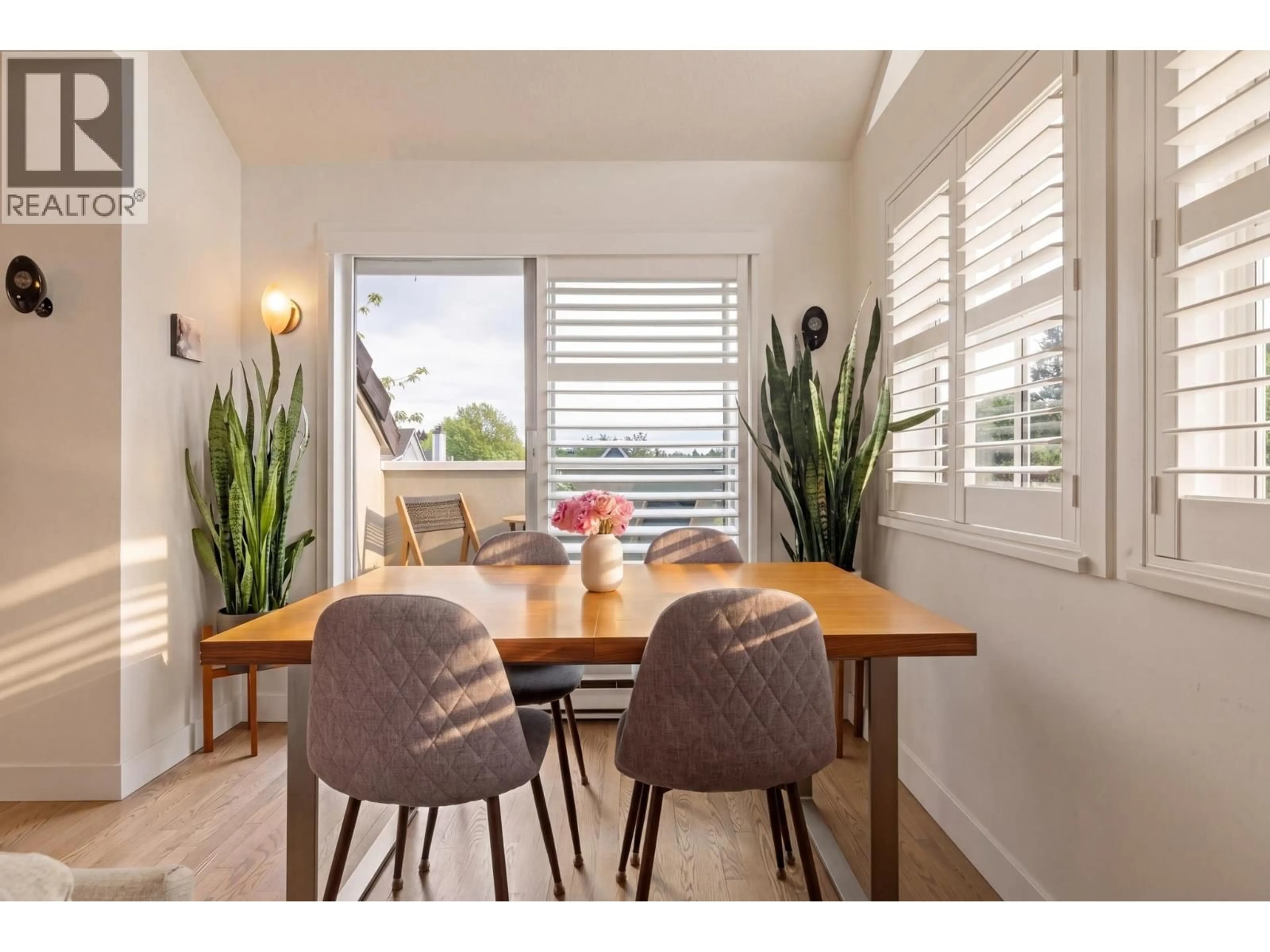 Dining room, wood/laminate floor for 2558 4TH AVENUE, Vancouver British Columbia V6K1P6