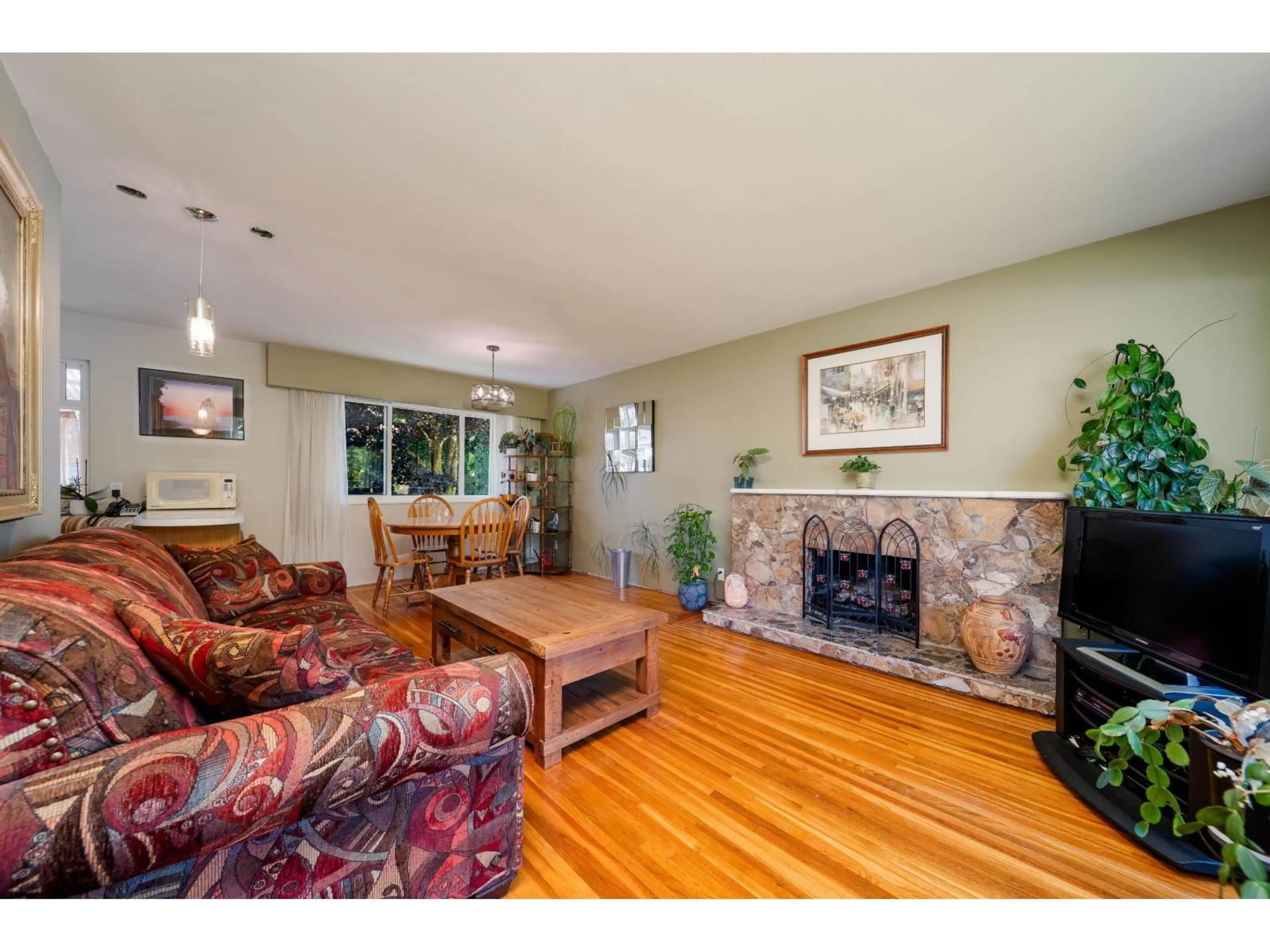 Living room with furniture, unknown for 11316 91 AVENUE, Delta British Columbia V4C3J8