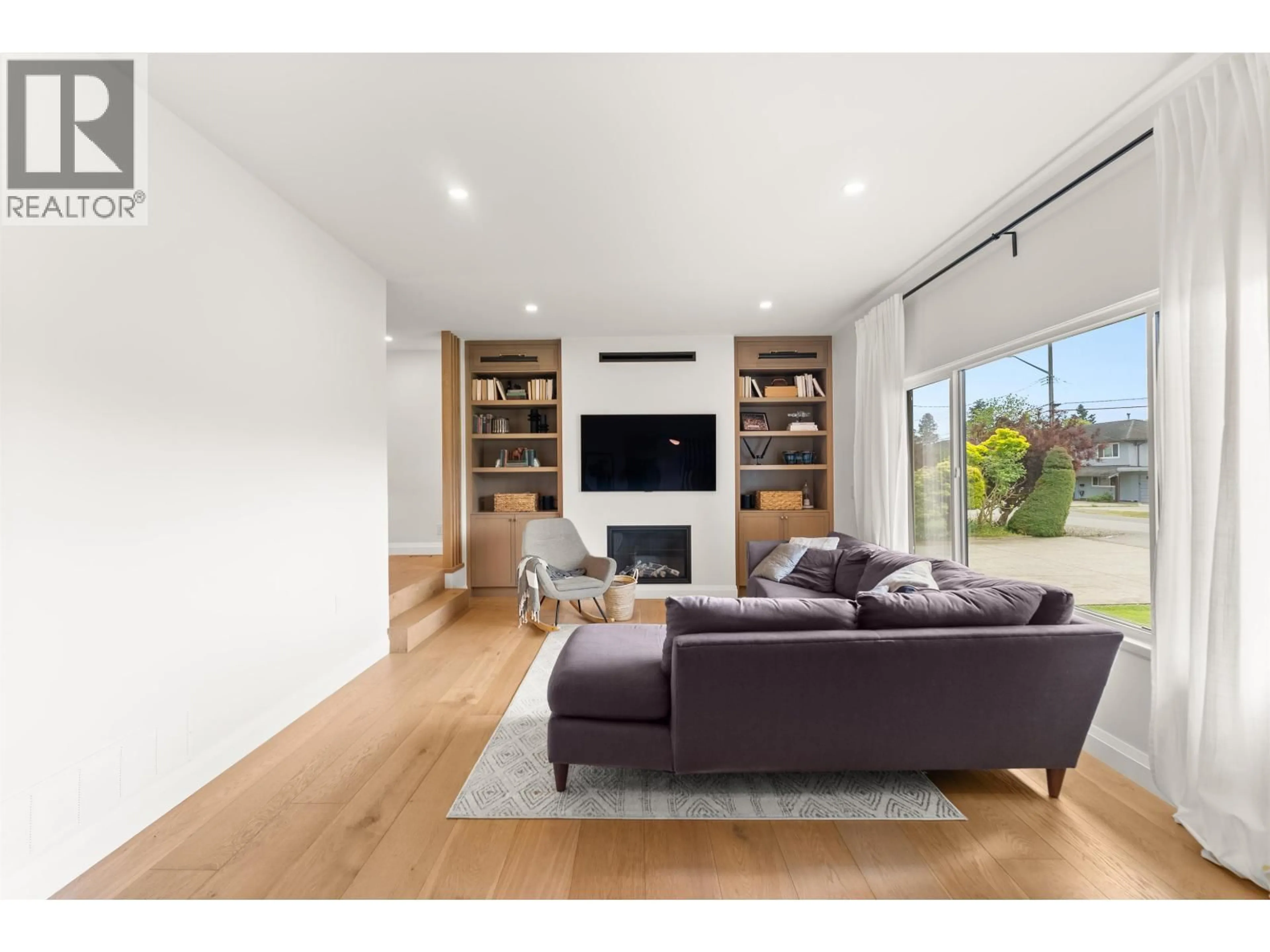 Living room with furniture, wood/laminate floor for 4894 58 STREET, Delta British Columbia V4K3H5