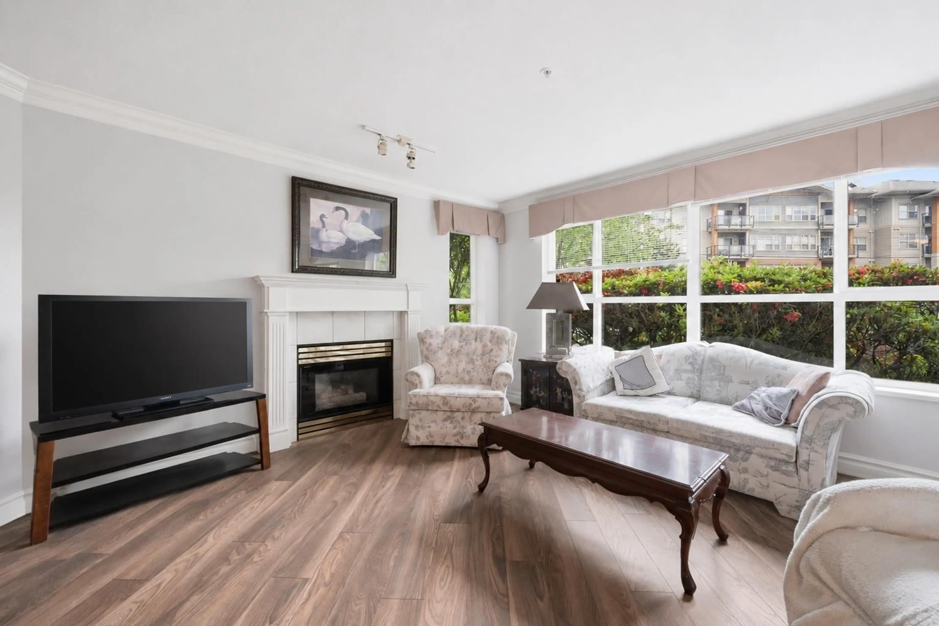 Living room with furniture, wood/laminate floor for 106 - 20200 54A AVENUE, Langley British Columbia V3A3W7