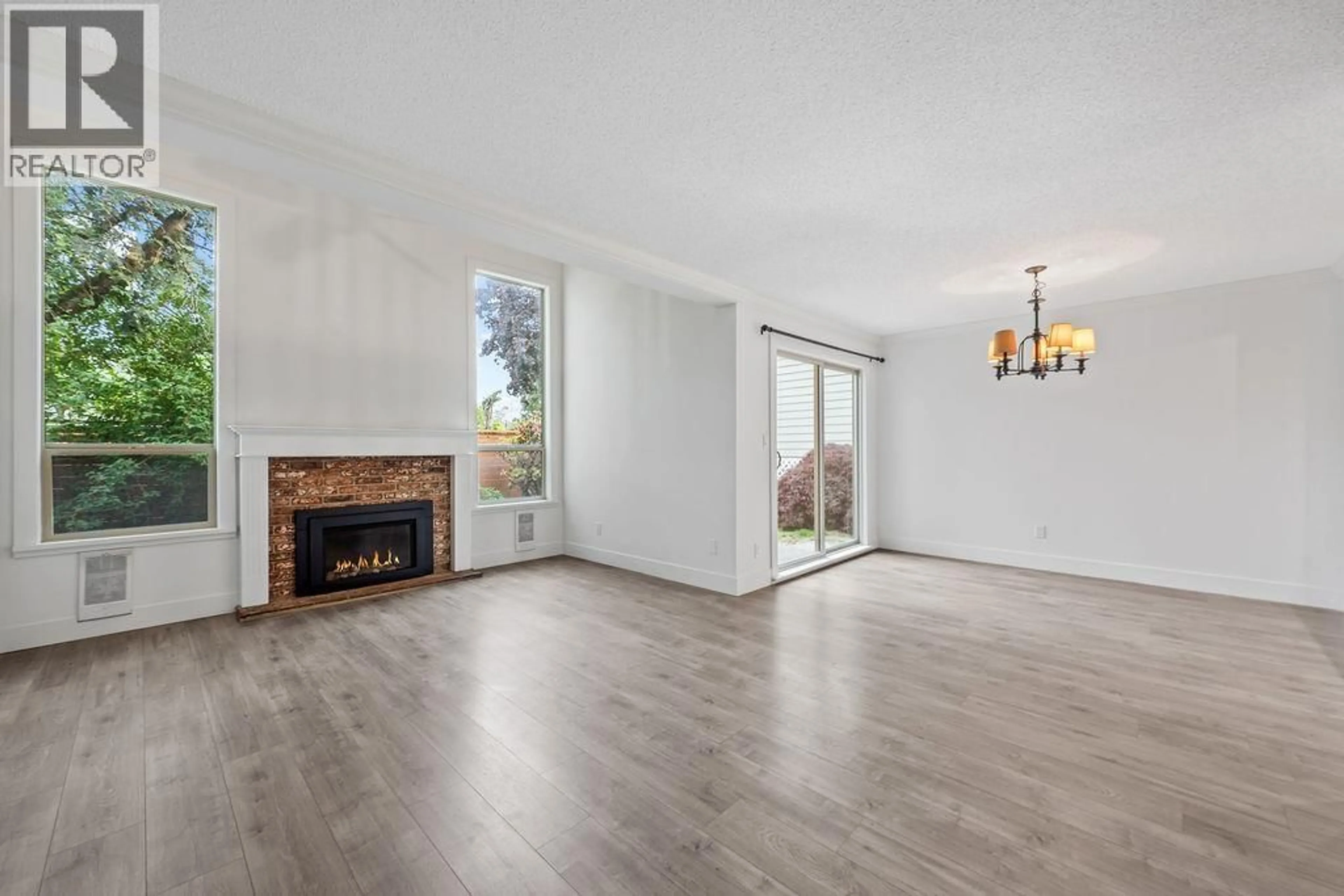 Living room with furniture, wood/laminate floor for 94 - 6880 LUCAS ROAD, Richmond British Columbia V7C4T8