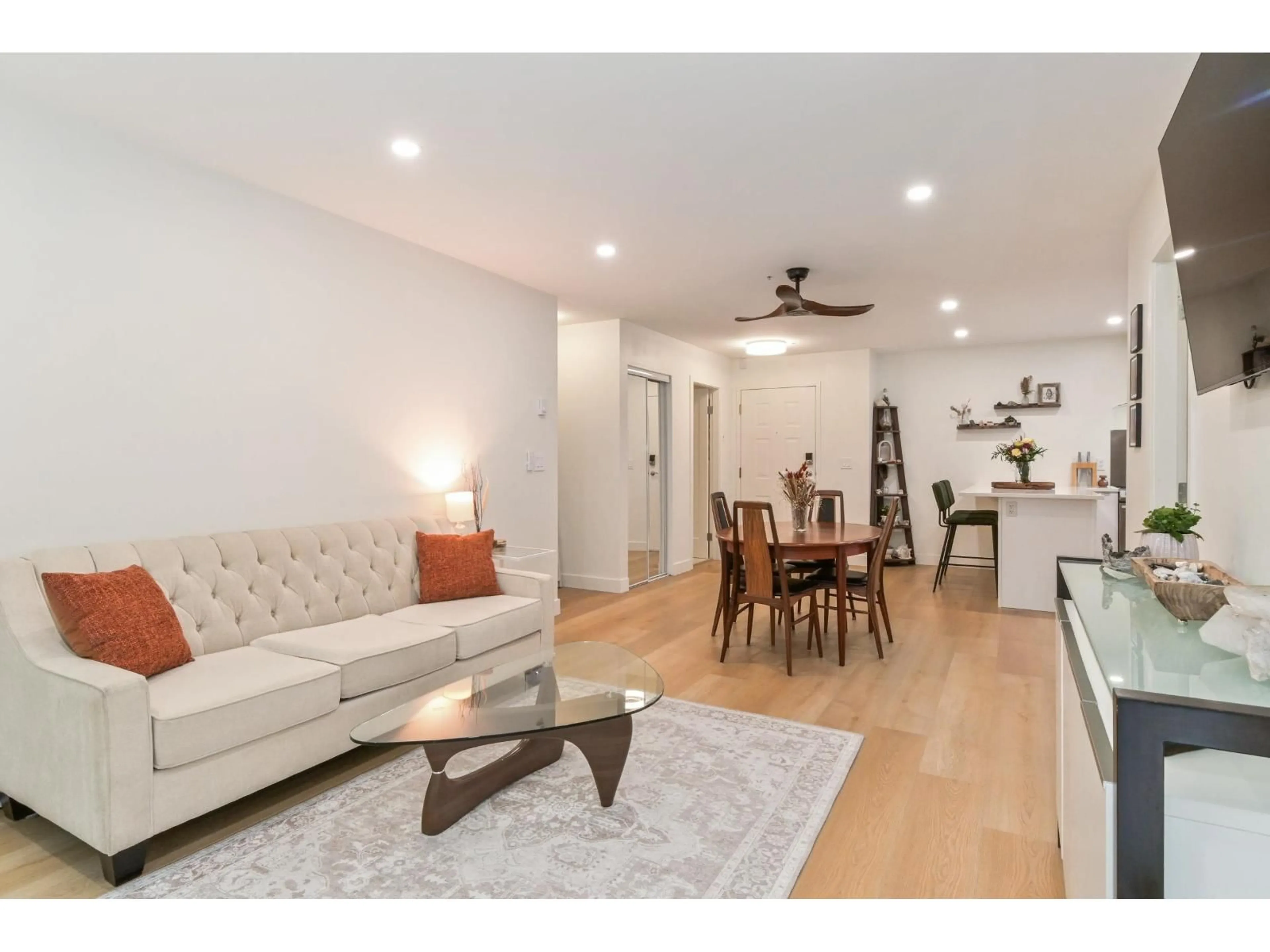 Living room with furniture, wood/laminate floor for 203 - 2700 MCCALLUM ROAD, Abbotsford British Columbia V2S6X9