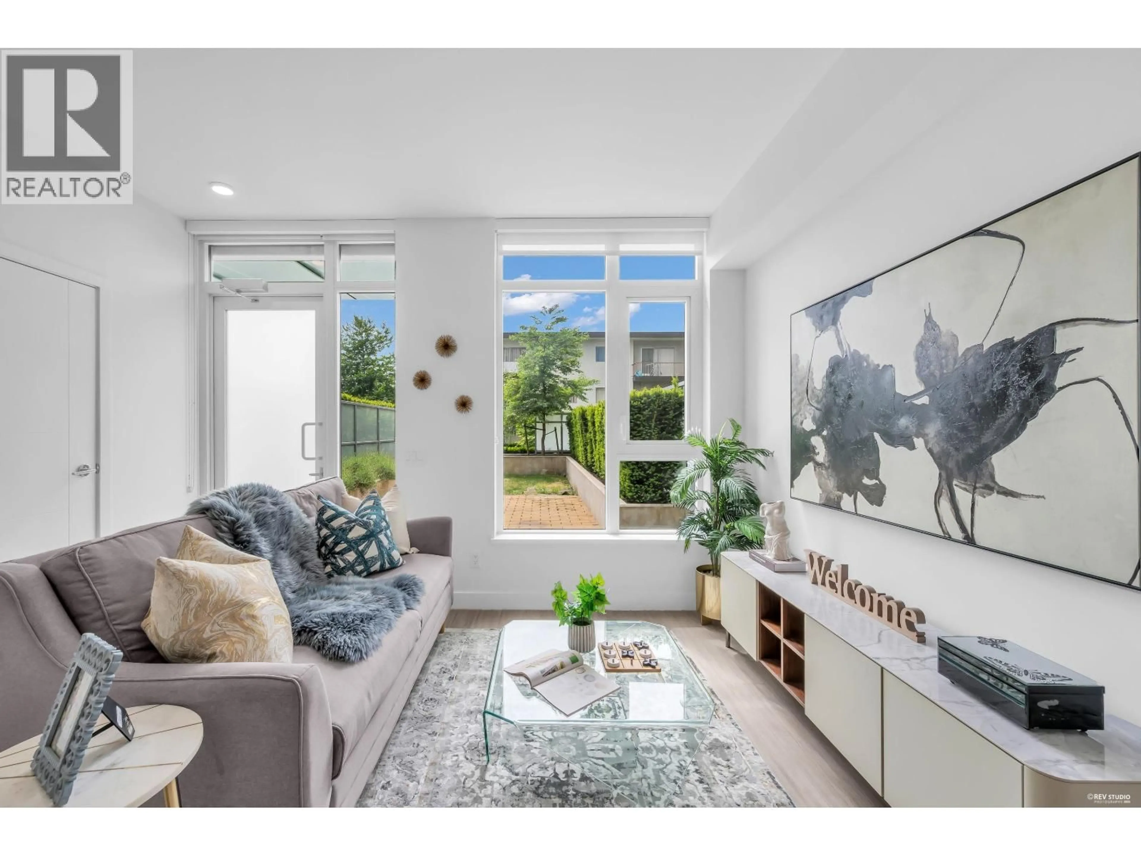 Living room with furniture, unknown for TH1 - 6398 SILVER AVENUE, Burnaby British Columbia V5H0K7