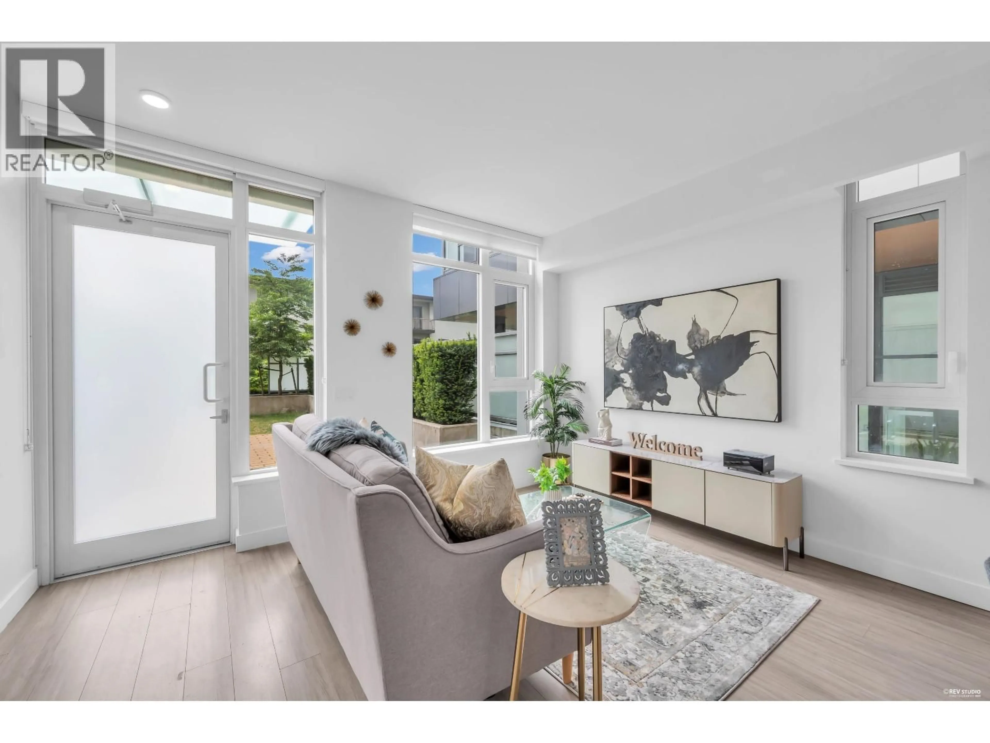 Living room with furniture, unknown for TH1 - 6398 SILVER AVENUE, Burnaby British Columbia V5H0K7