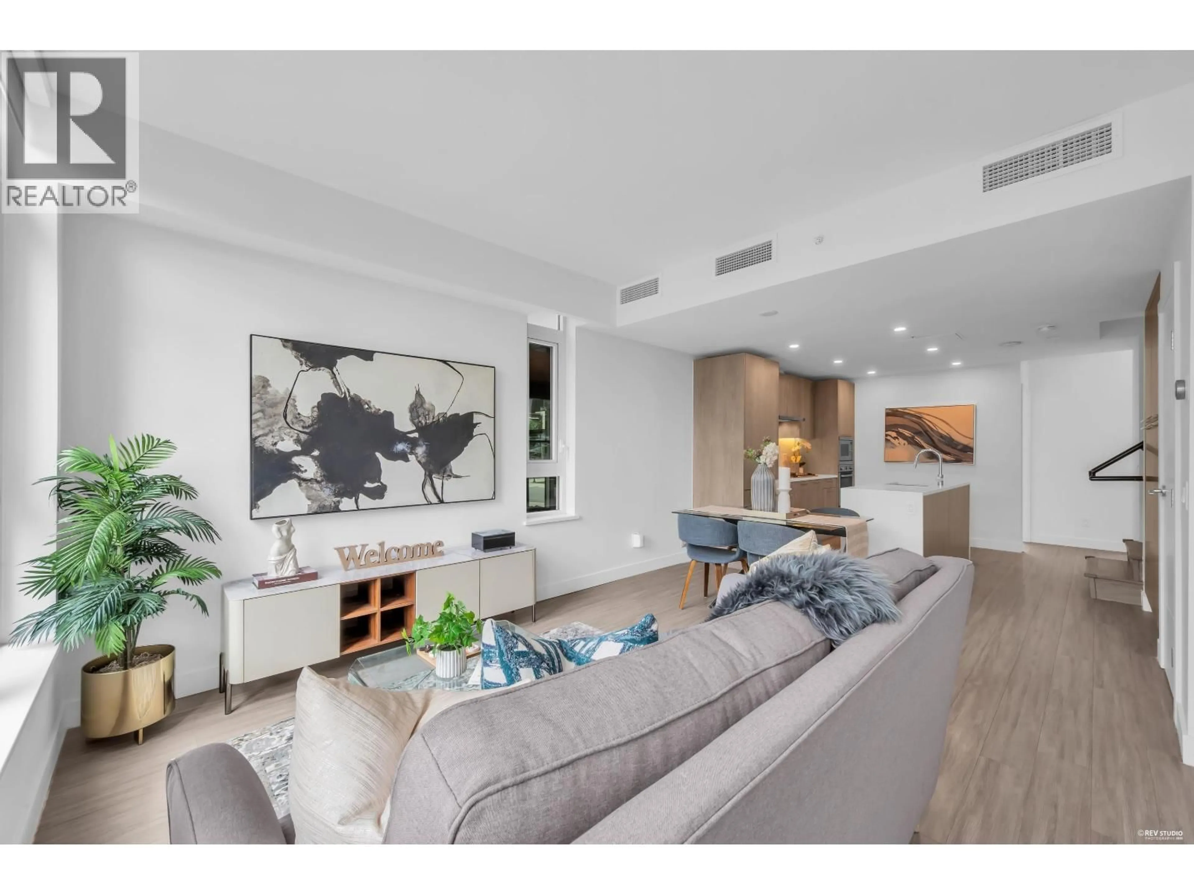 Living room with furniture, unknown for TH1 - 6398 SILVER AVENUE, Burnaby British Columbia V5H0K7