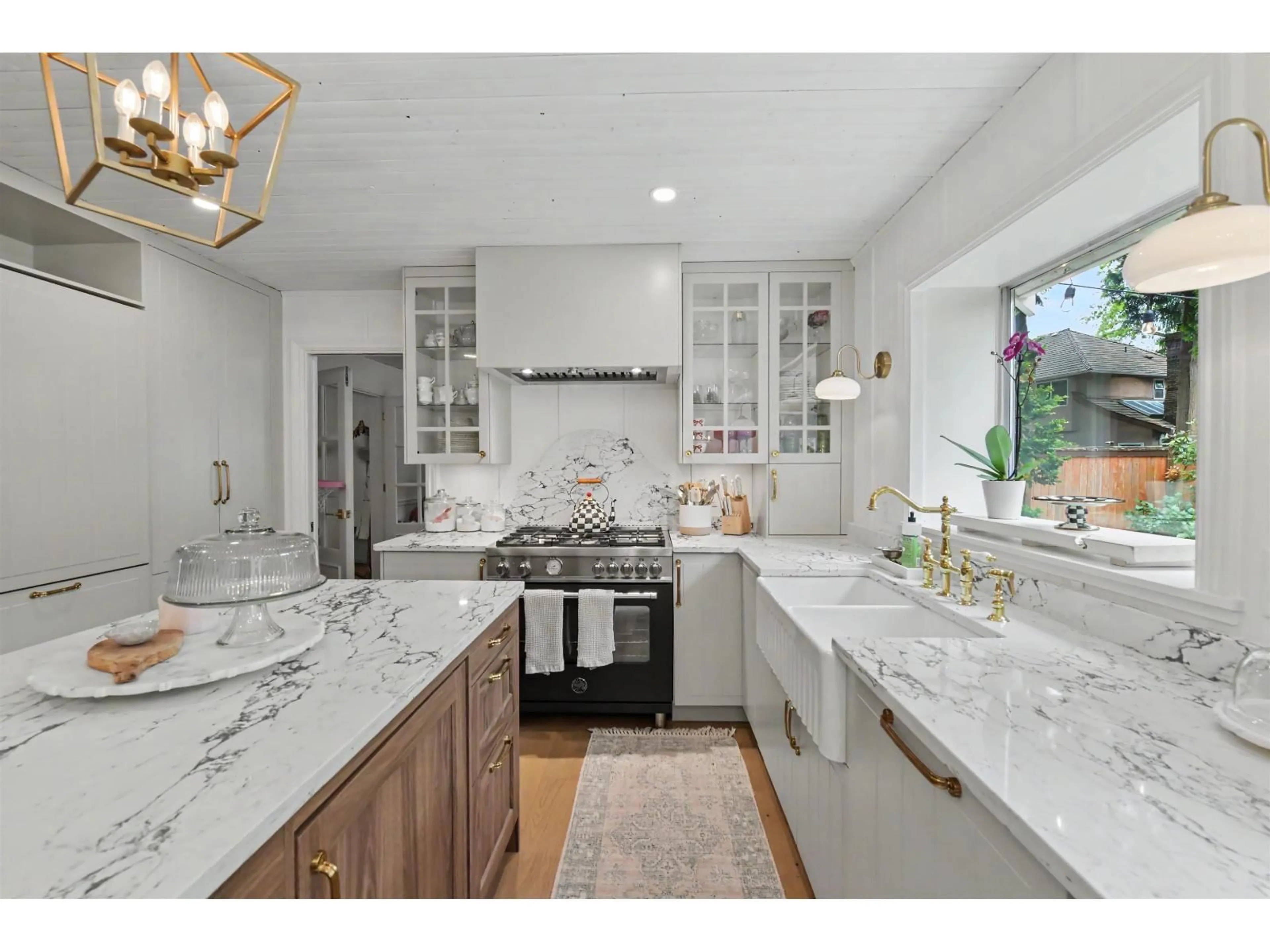 Open concept kitchen, ceramic/tile floor for 2085 OCEAN FOREST DRIVE, Surrey British Columbia V4A6P1