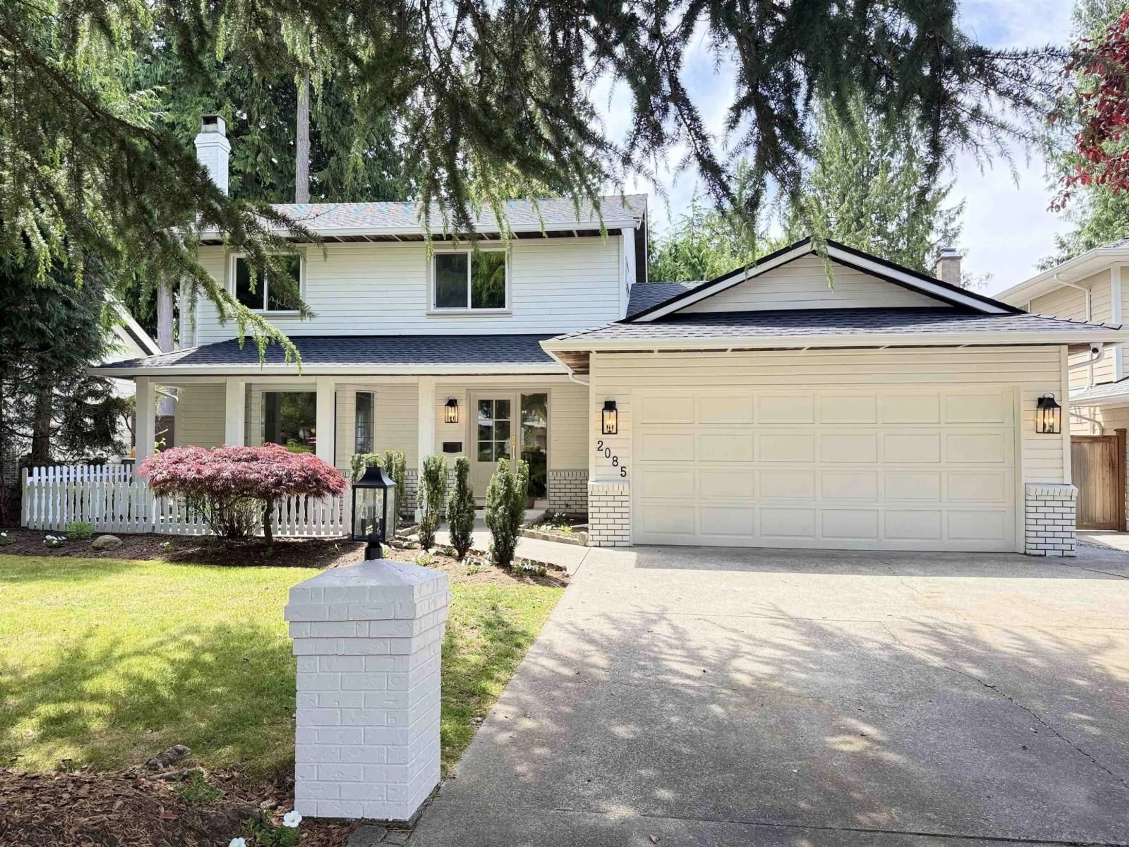 Home with vinyl exterior material, street for 2085 OCEAN FOREST DRIVE, Surrey British Columbia V4A6P1