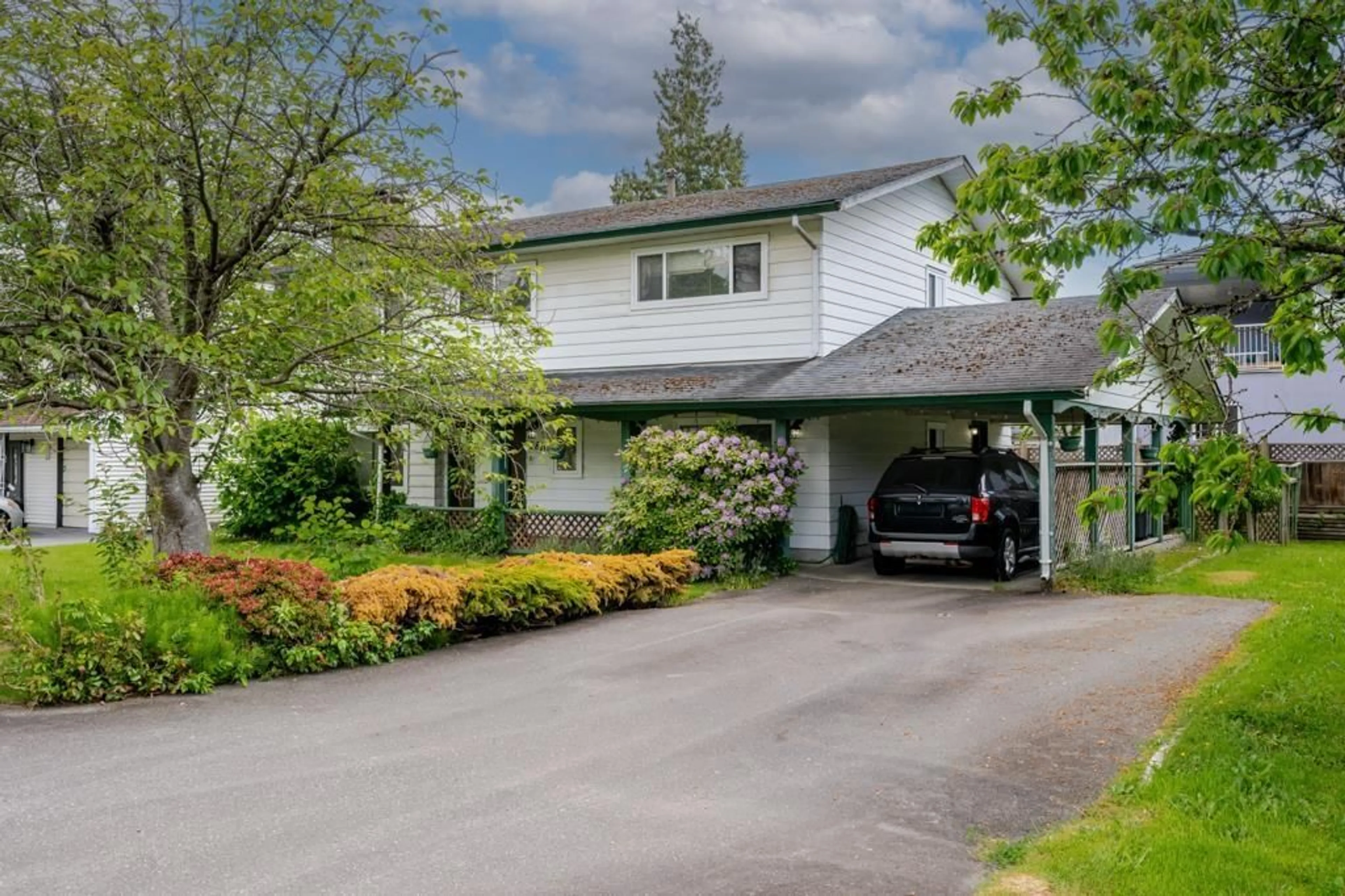 Home with vinyl exterior material, street for 9810 121 STREET, Surrey British Columbia V3V4J8