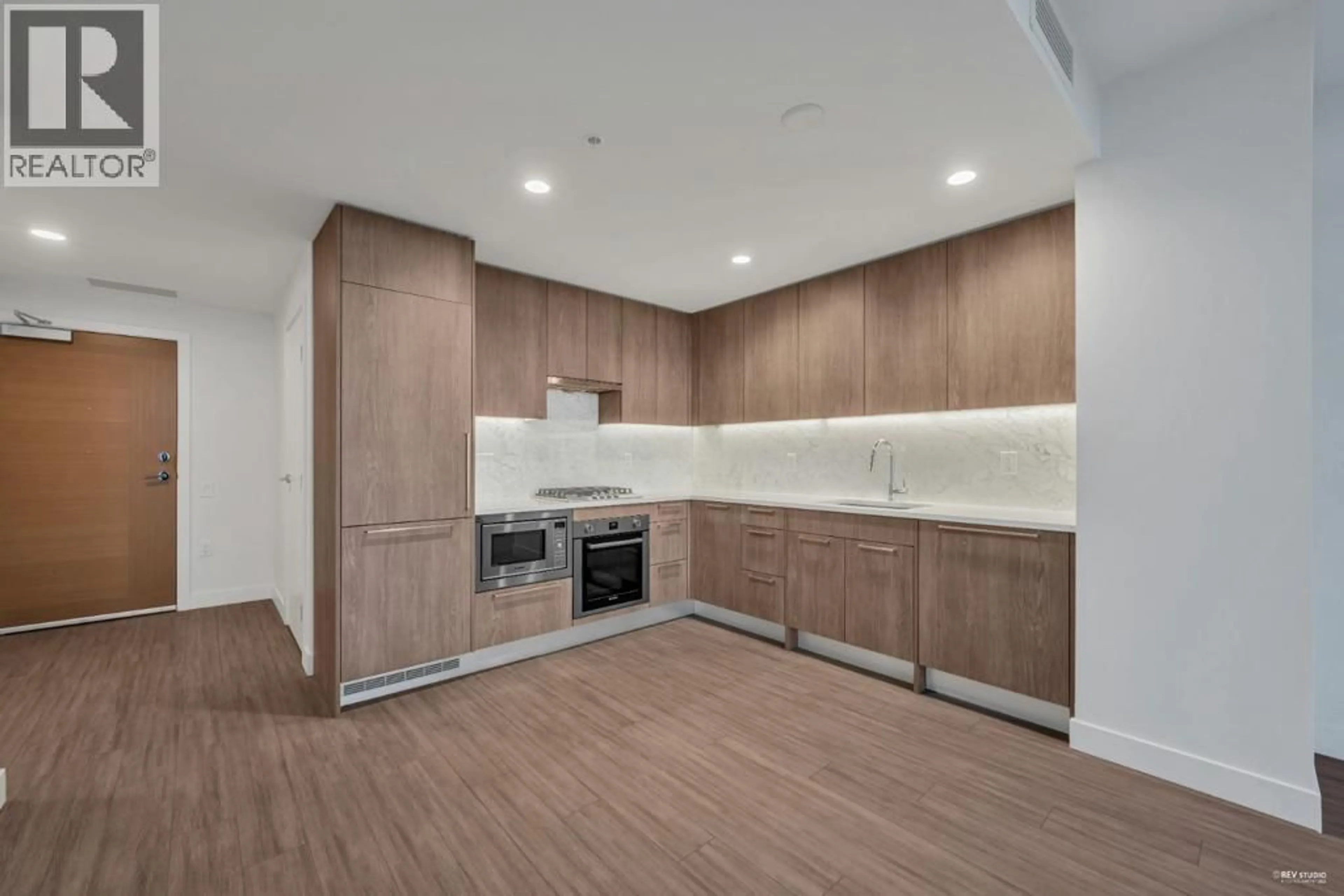 Standard kitchen, wood/laminate floor for 2302 - 6398 SILVER AVENUE, Burnaby British Columbia V5H0K7