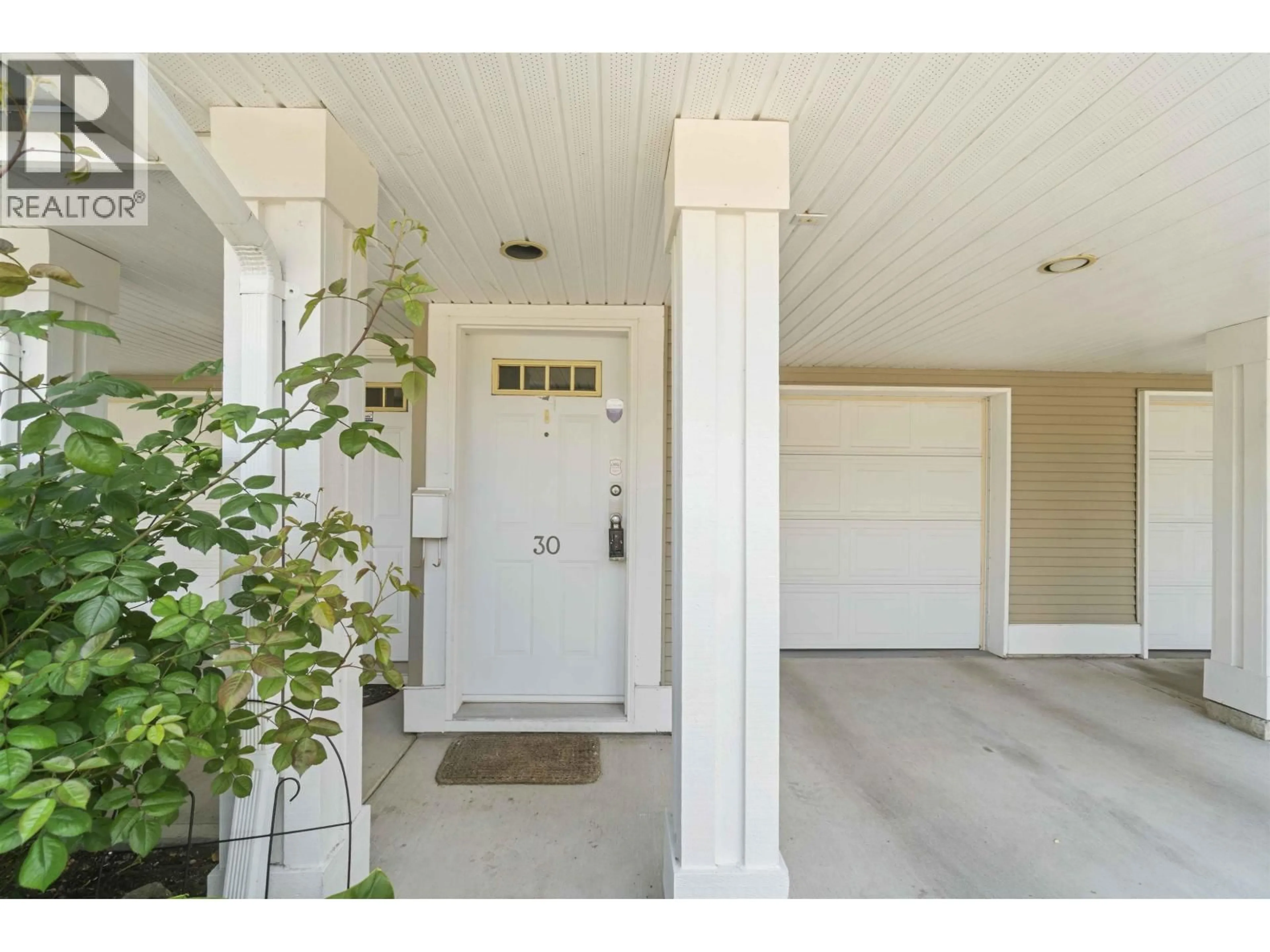 Indoor entryway for 30 - 2927 FREMONT STREET, Port Coquitlam British Columbia V3B7X8