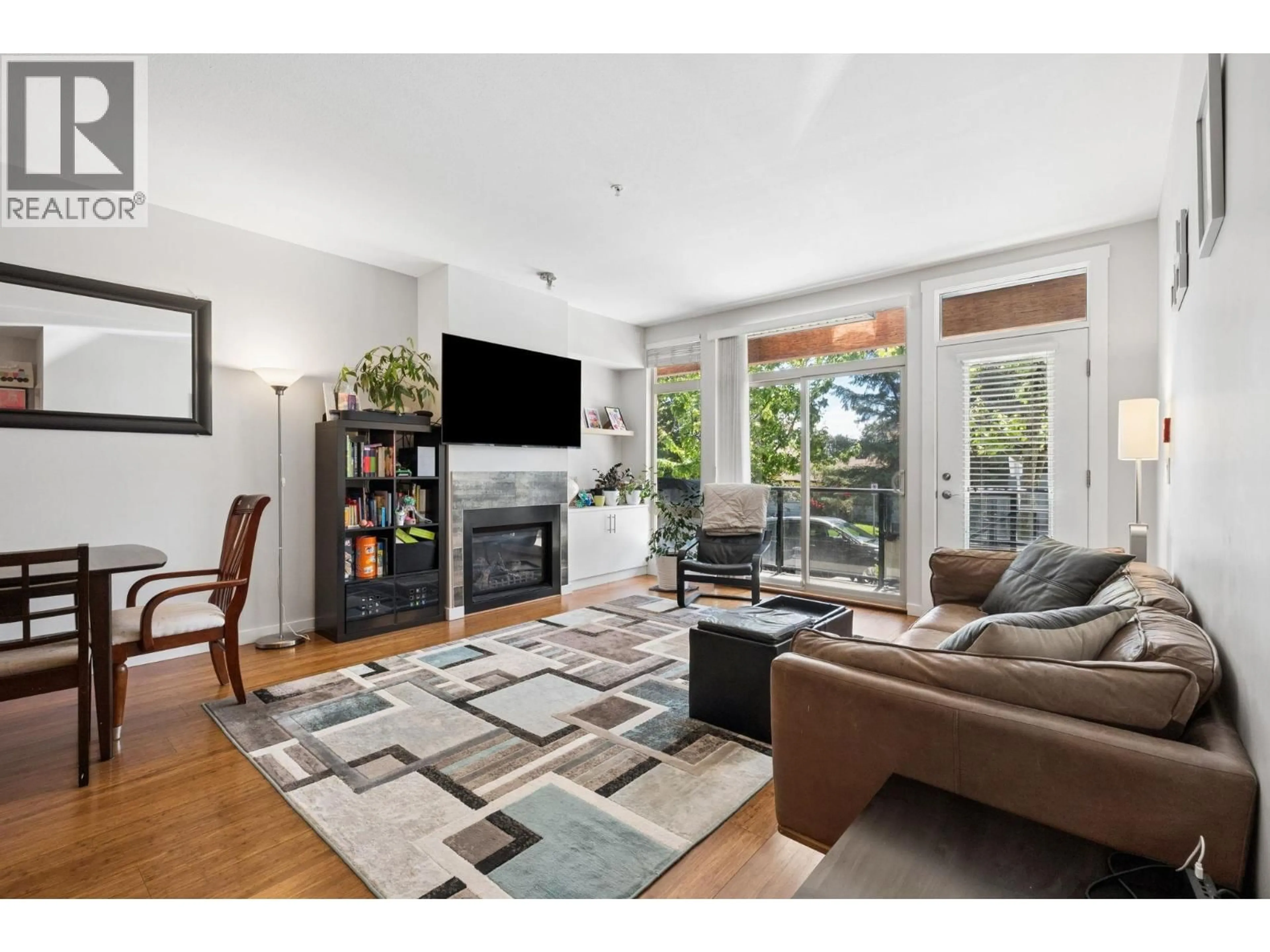 Living room with furniture, wood/laminate floor for 1 - 6233 LONDON ROAD, Richmond British Columbia V7E3S3